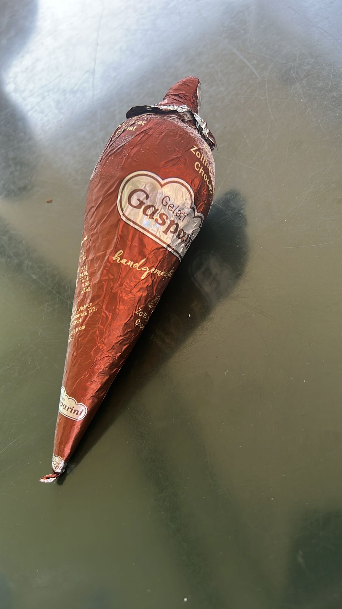 Schokoladeneis im Hörnchen