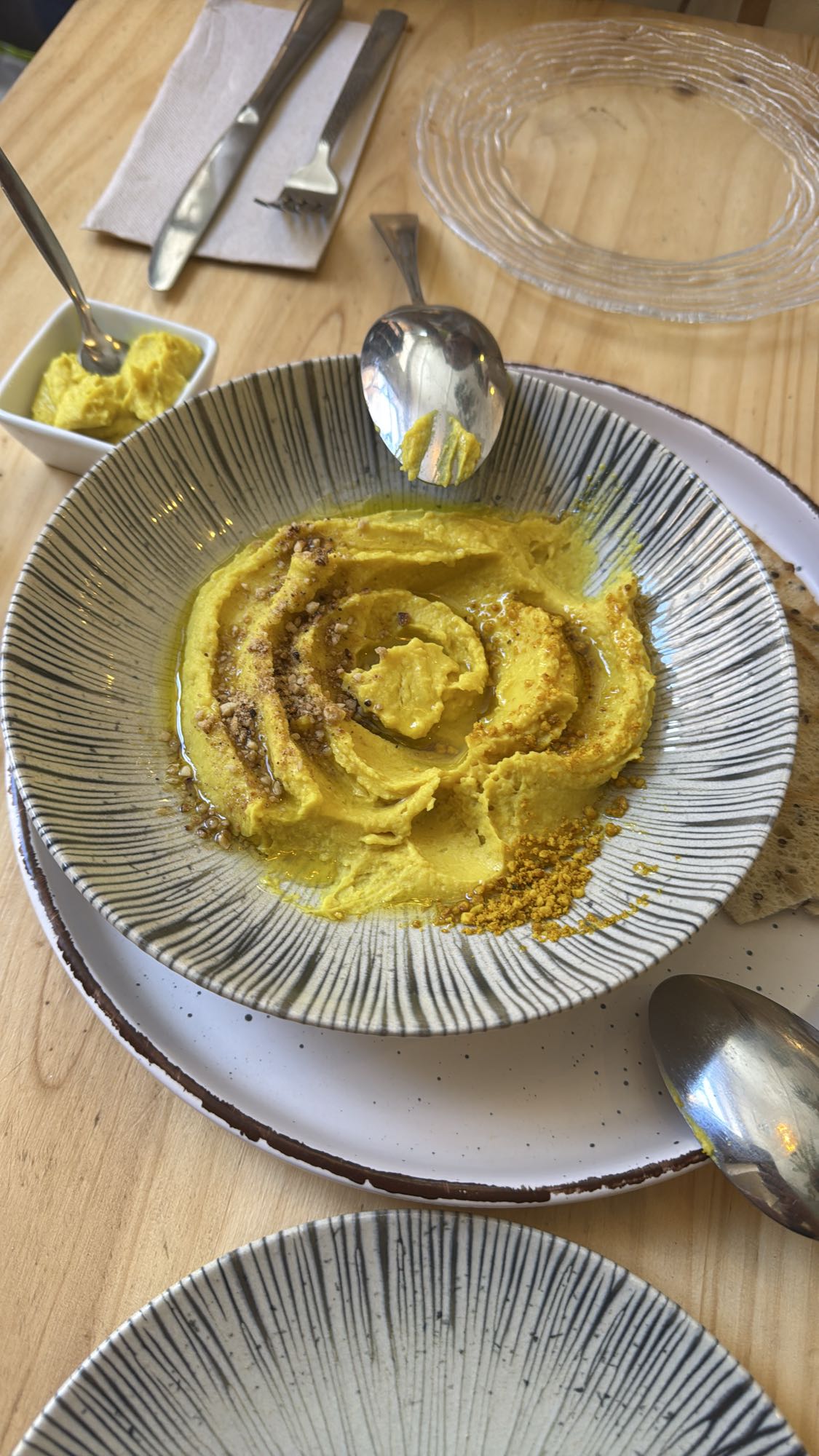 Hummus con cúrcuma