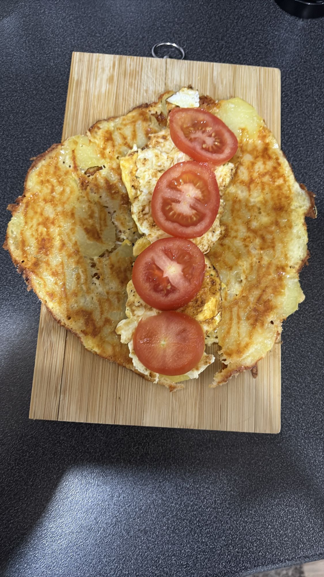 Potetomelett med tomat