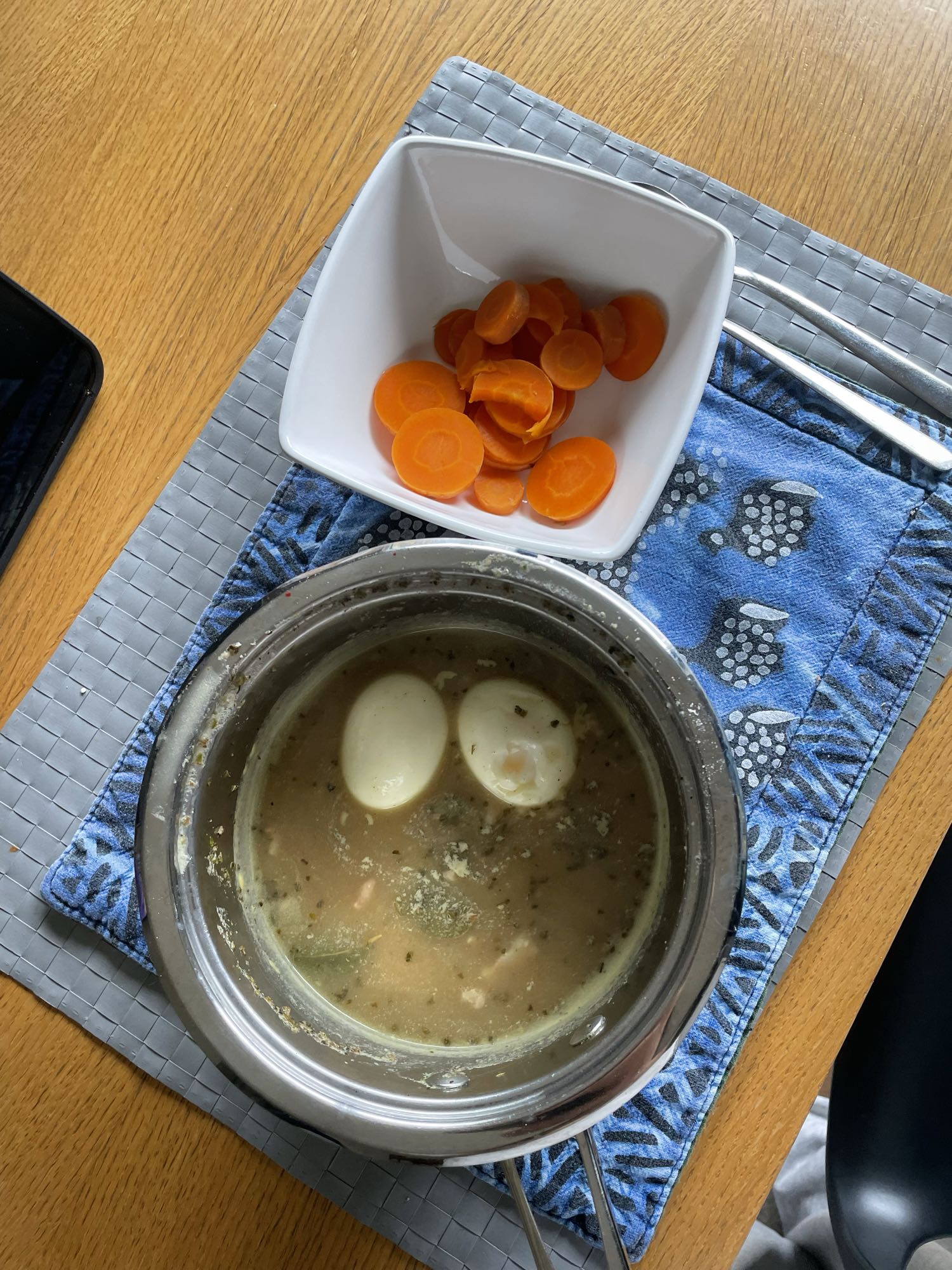 Żurek z jajkiem i marchewką