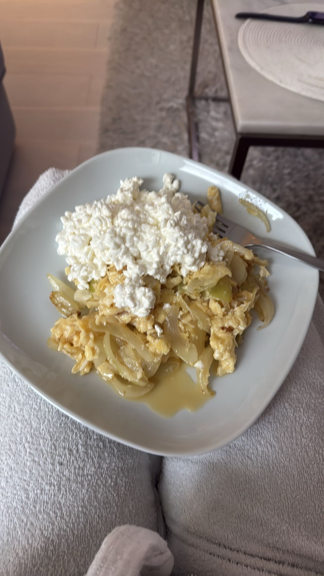 Äggröra med keso och lök