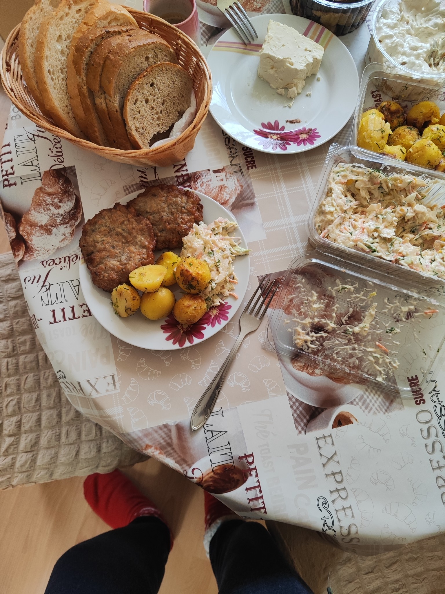 Meat patties with sides