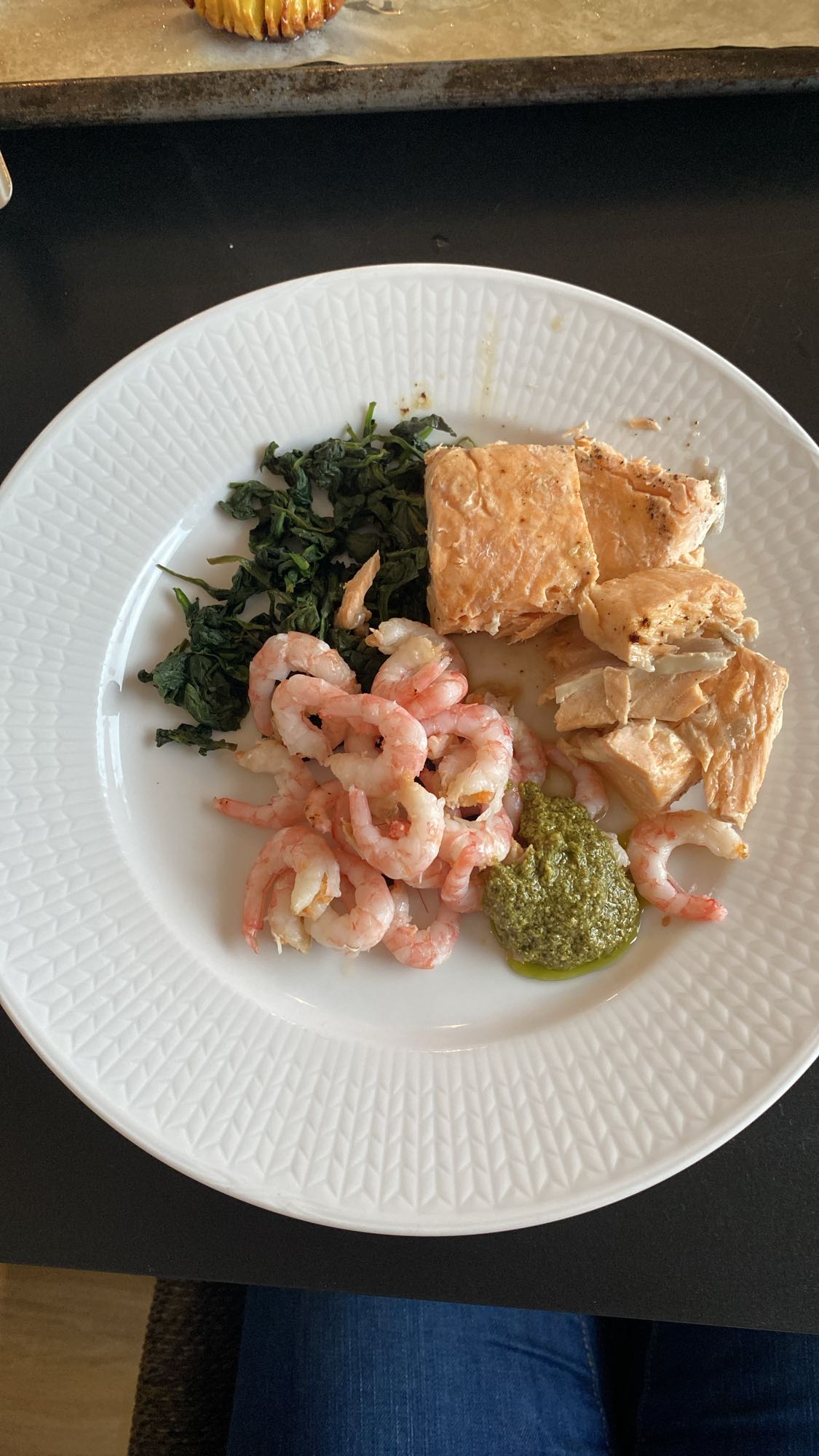 Lax med räkor och spenat