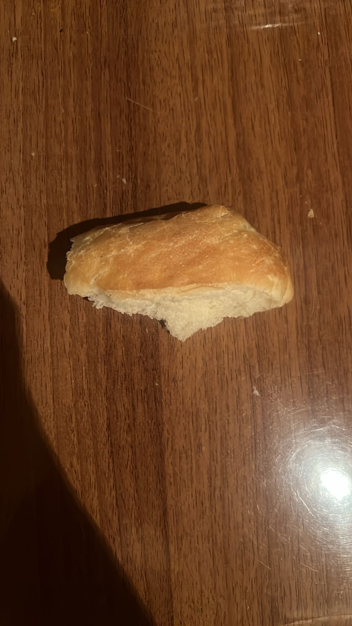 кусочек белого хлеба