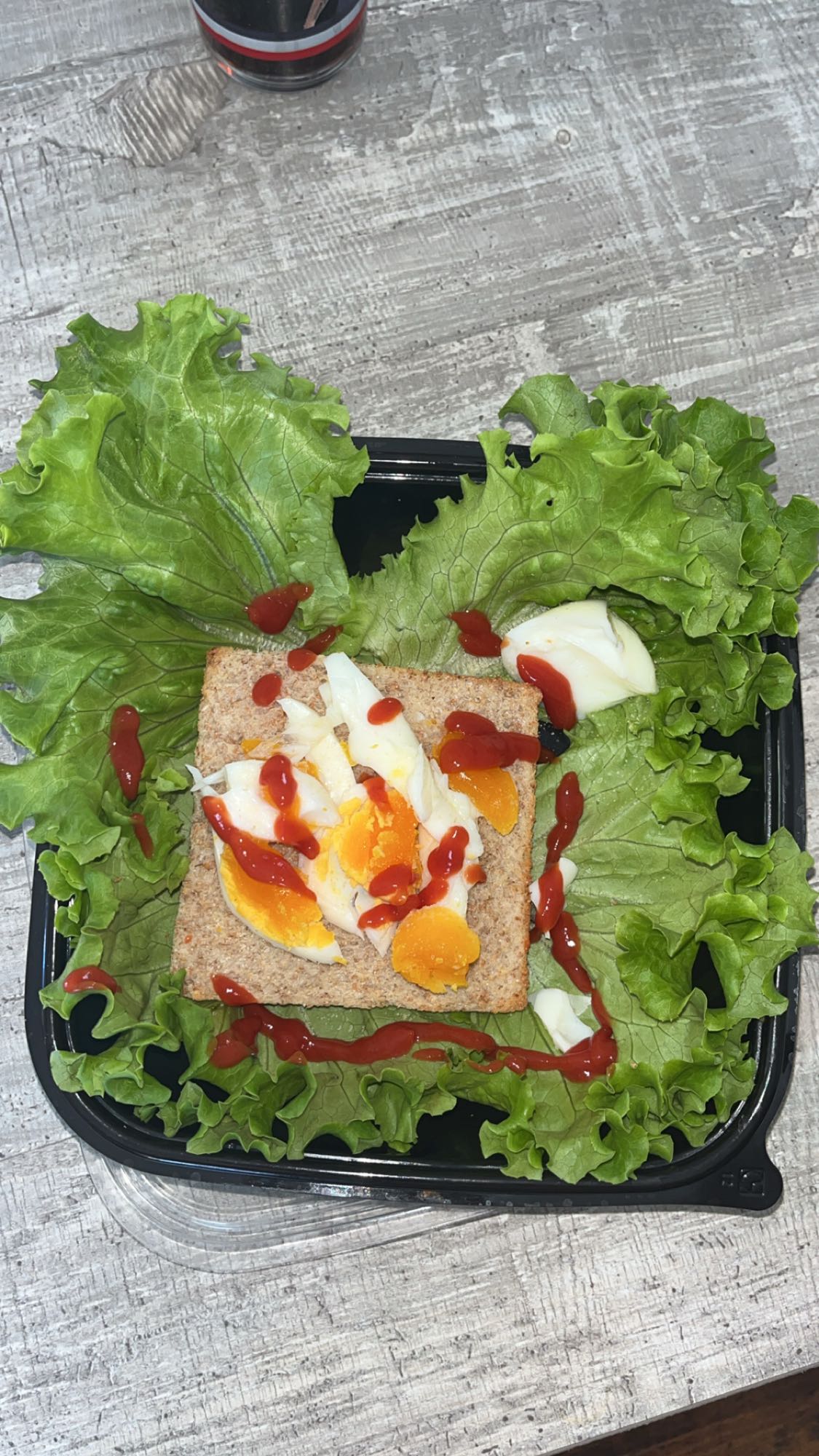 Tartine œuf laitue ketchup