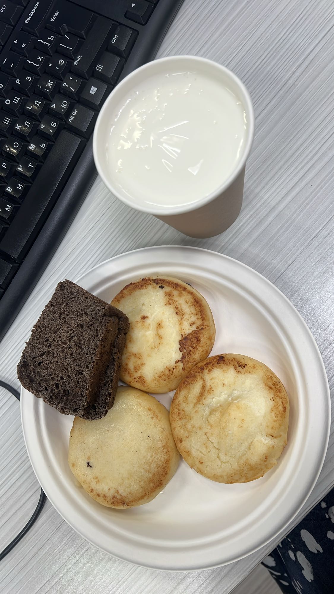 Сырники с хлебом и кефиром