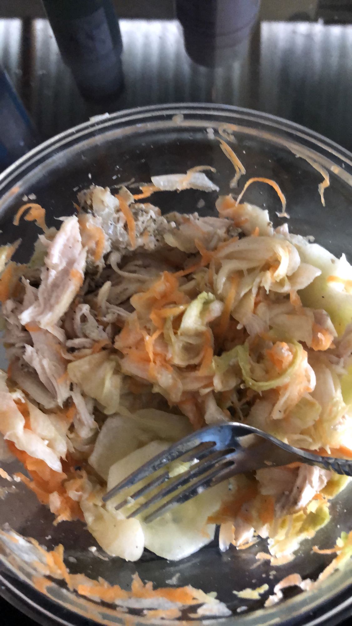 ensalada de pollo y verduras con limón