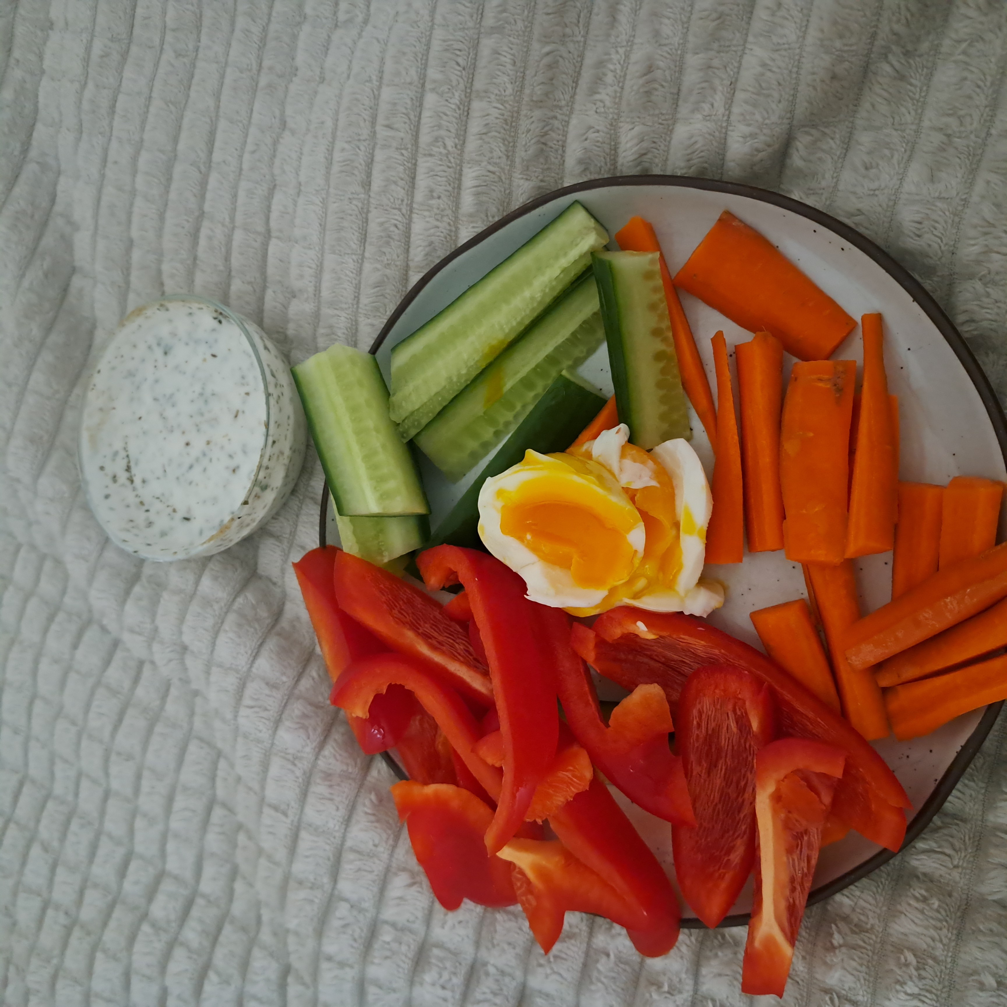 Gemüse mit Ei & Dip