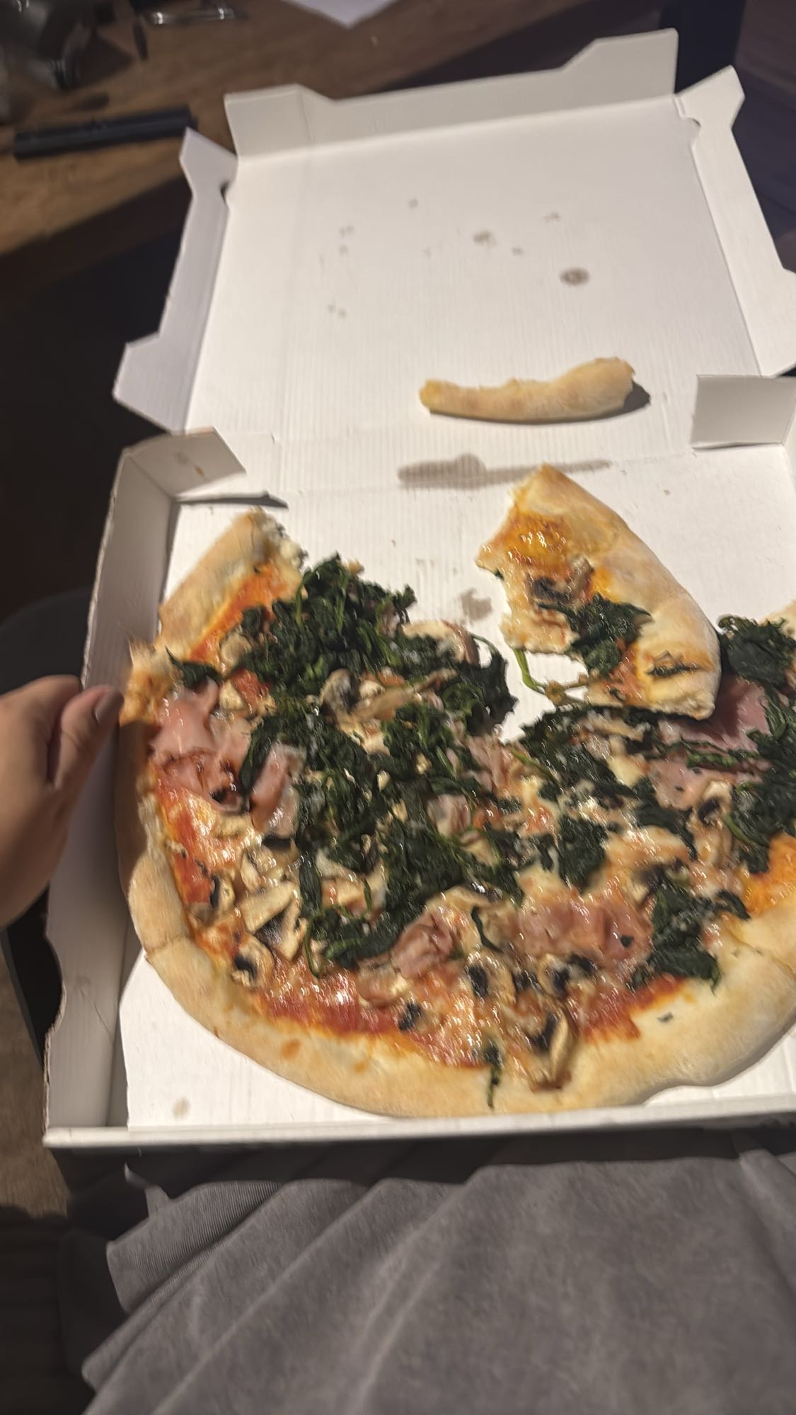 Pizza mit Spinat & Schinken