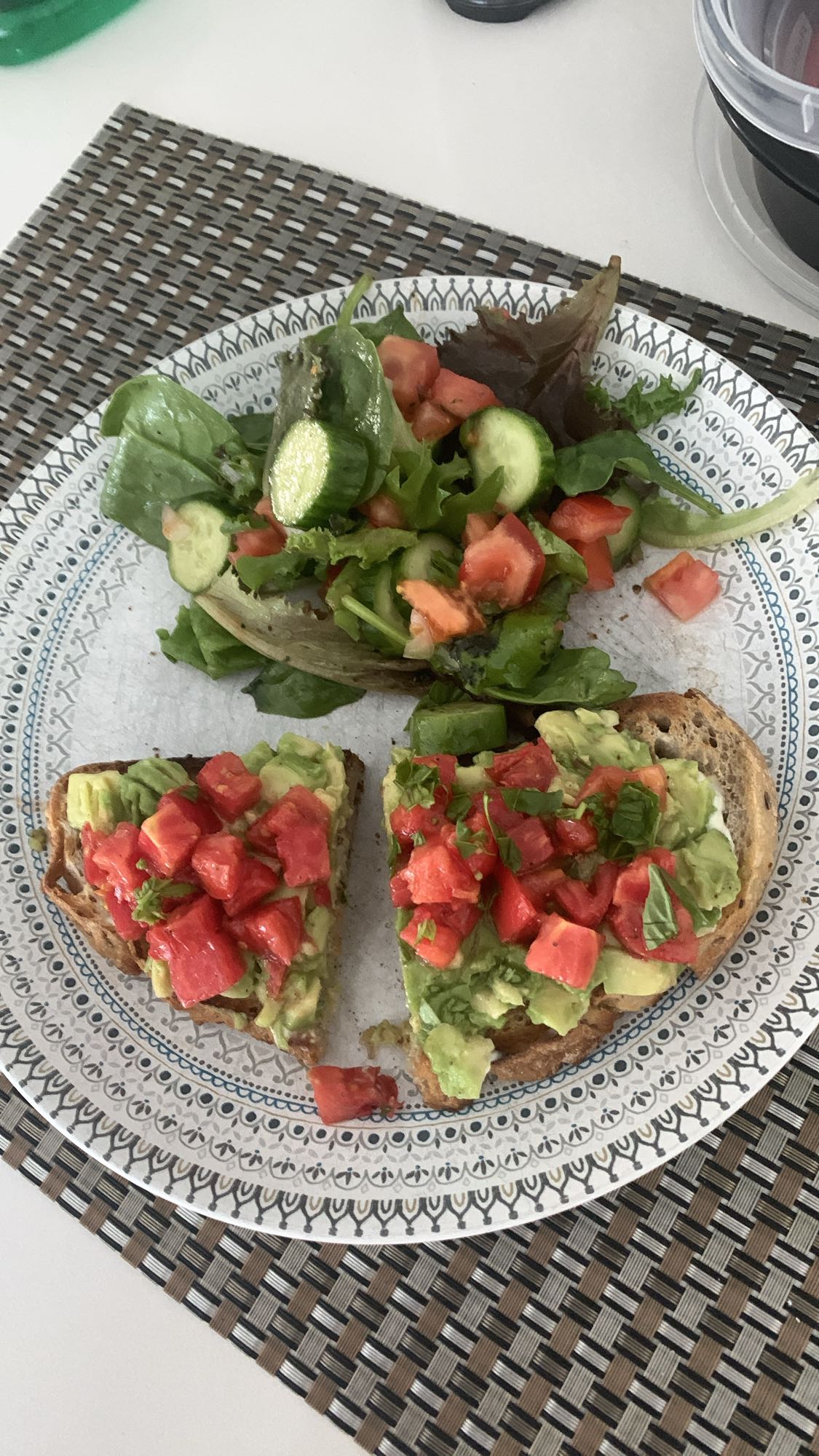 Tartines avocat salade