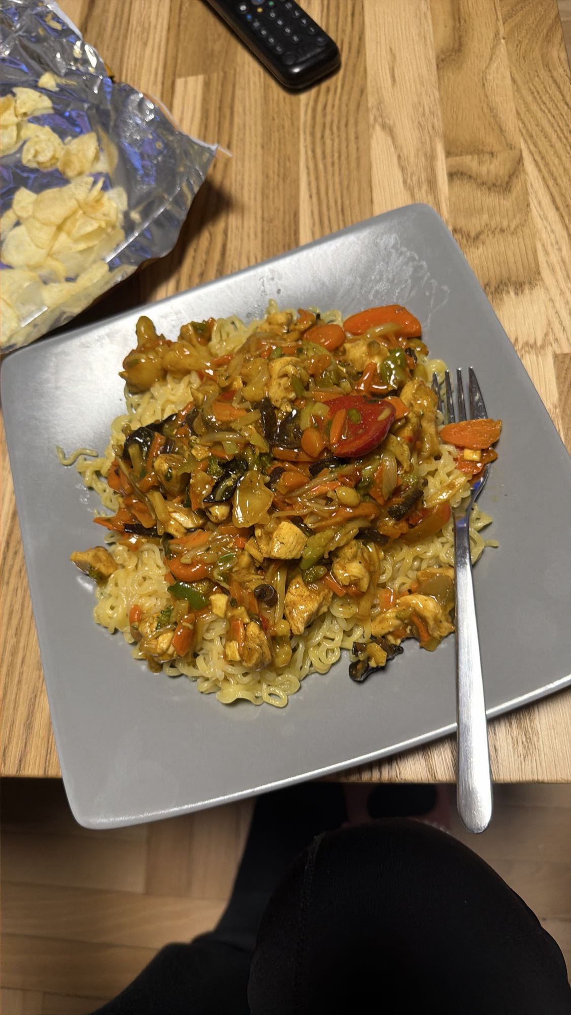 Makaron z kurczakiem i warzywami