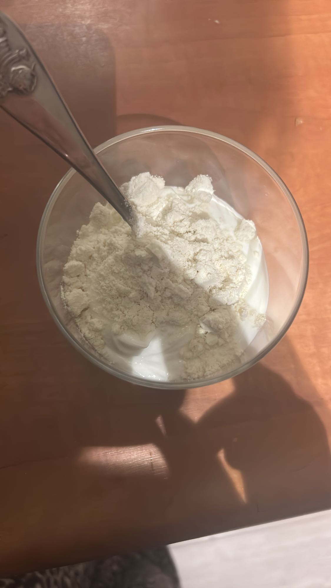 Yoghurt met eiwitpoeder