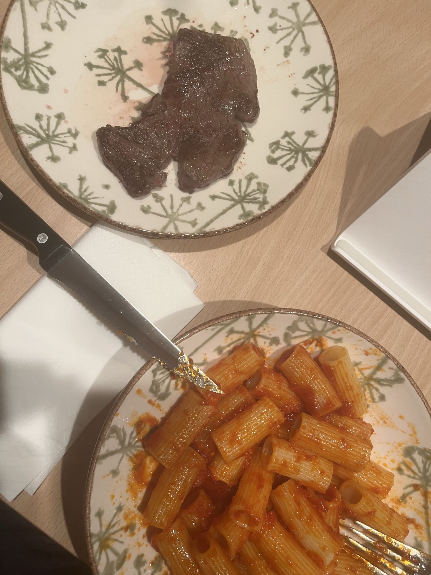 Pasta con salsa y carne