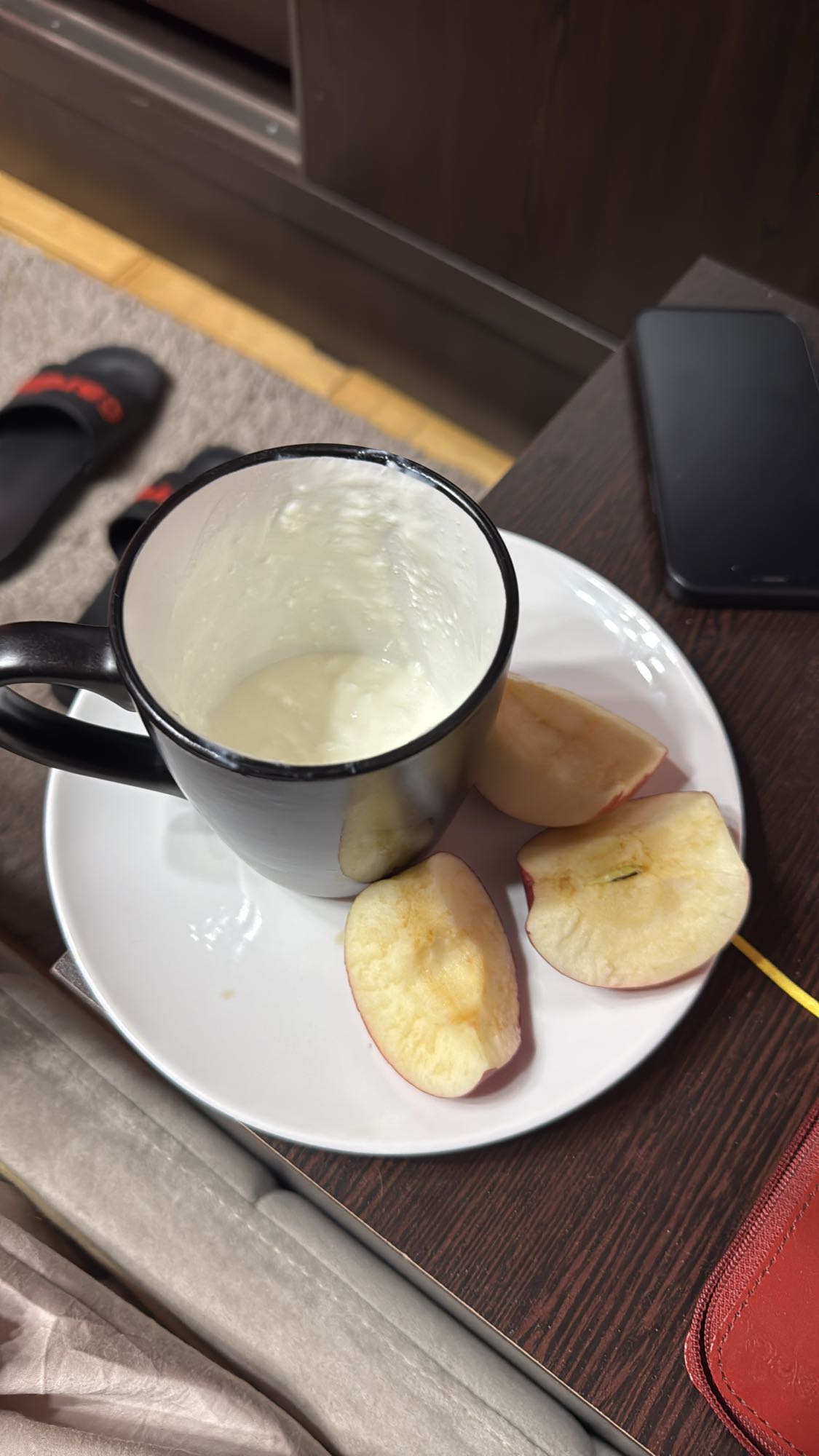 Йогурт с яблоком