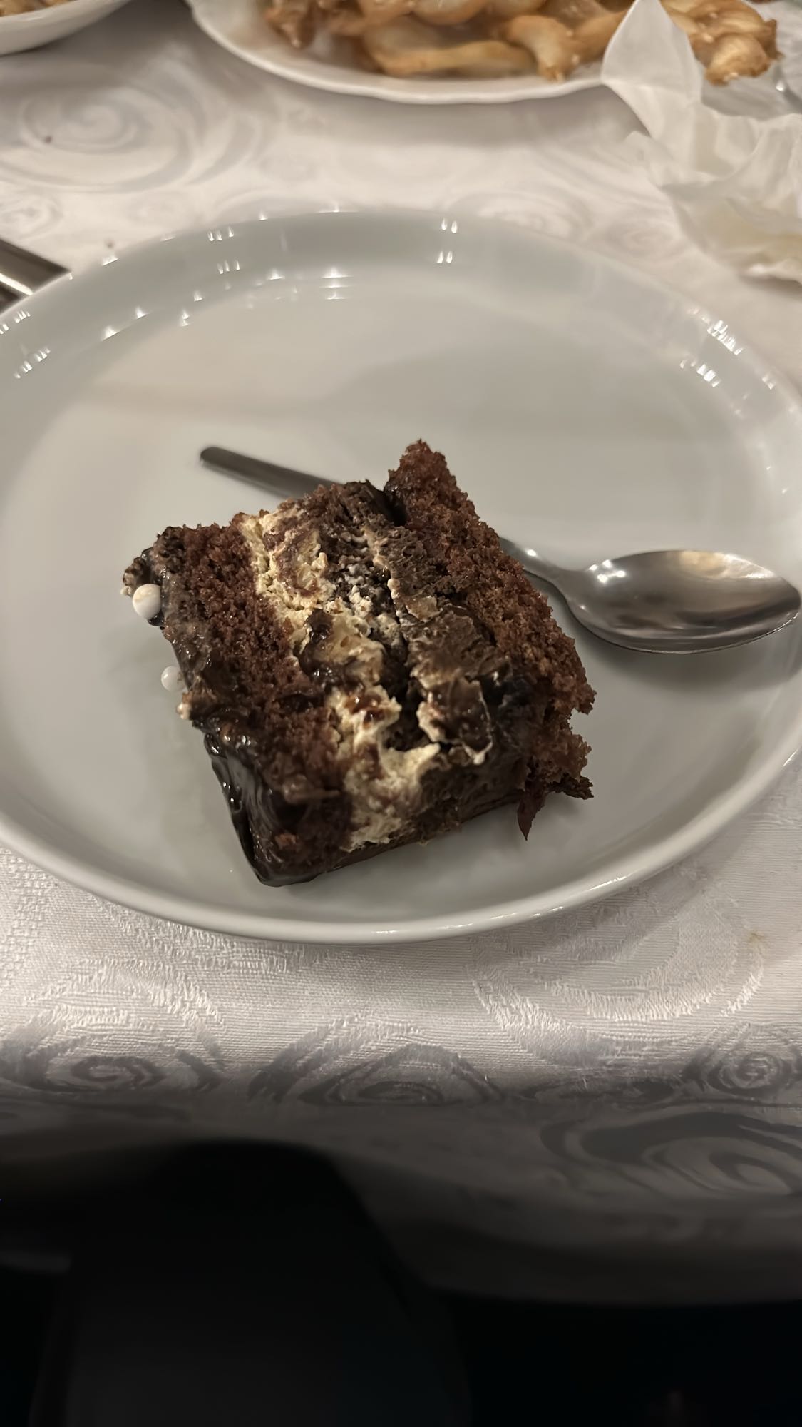 Chocolate cream cake