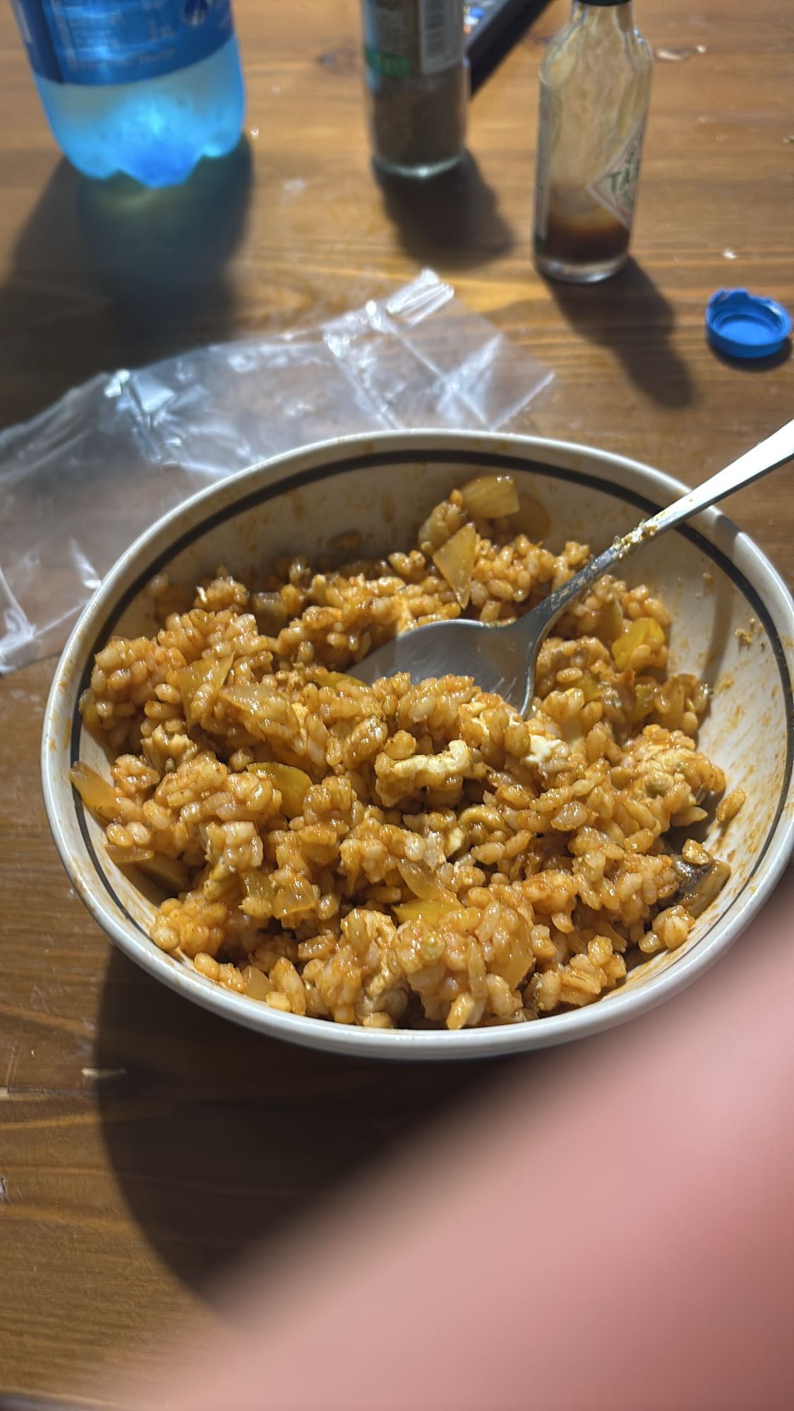 arroz con pollo picante y verduras