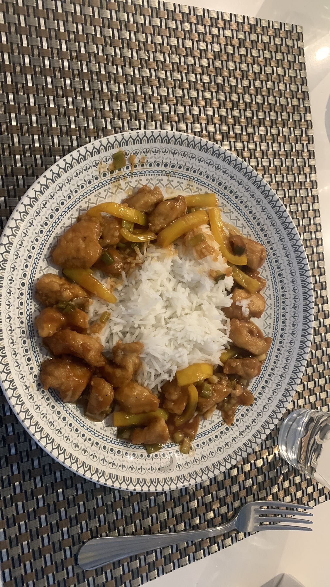 Poulet sauté avec riz
