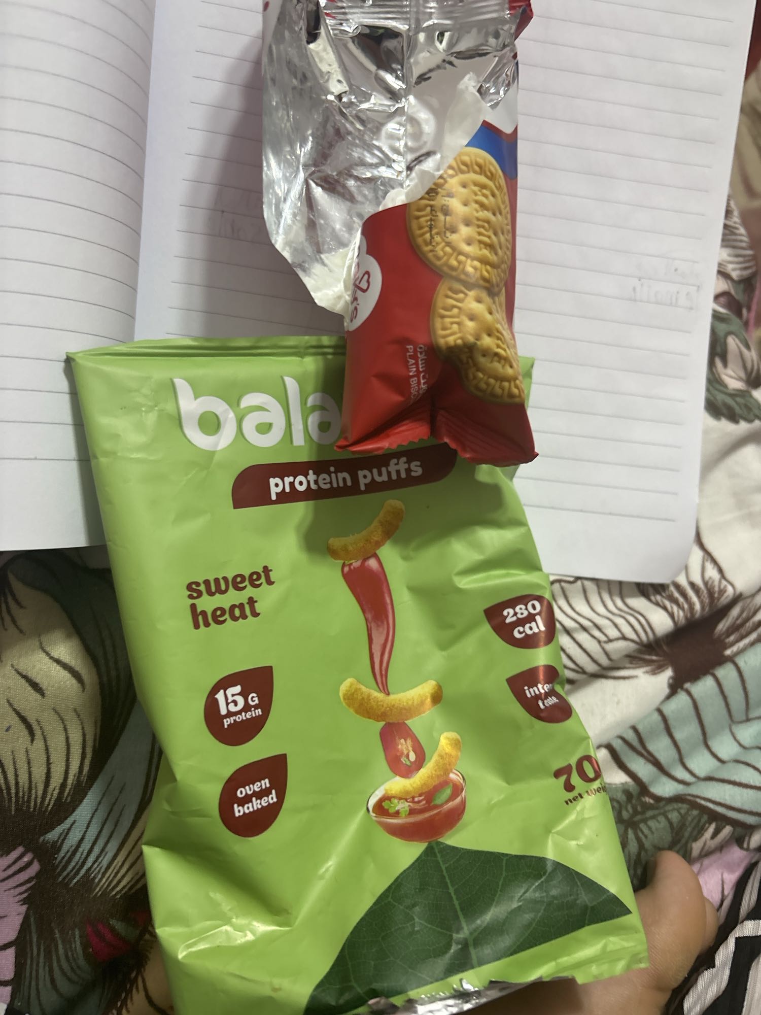 سناك حار وبسكويت