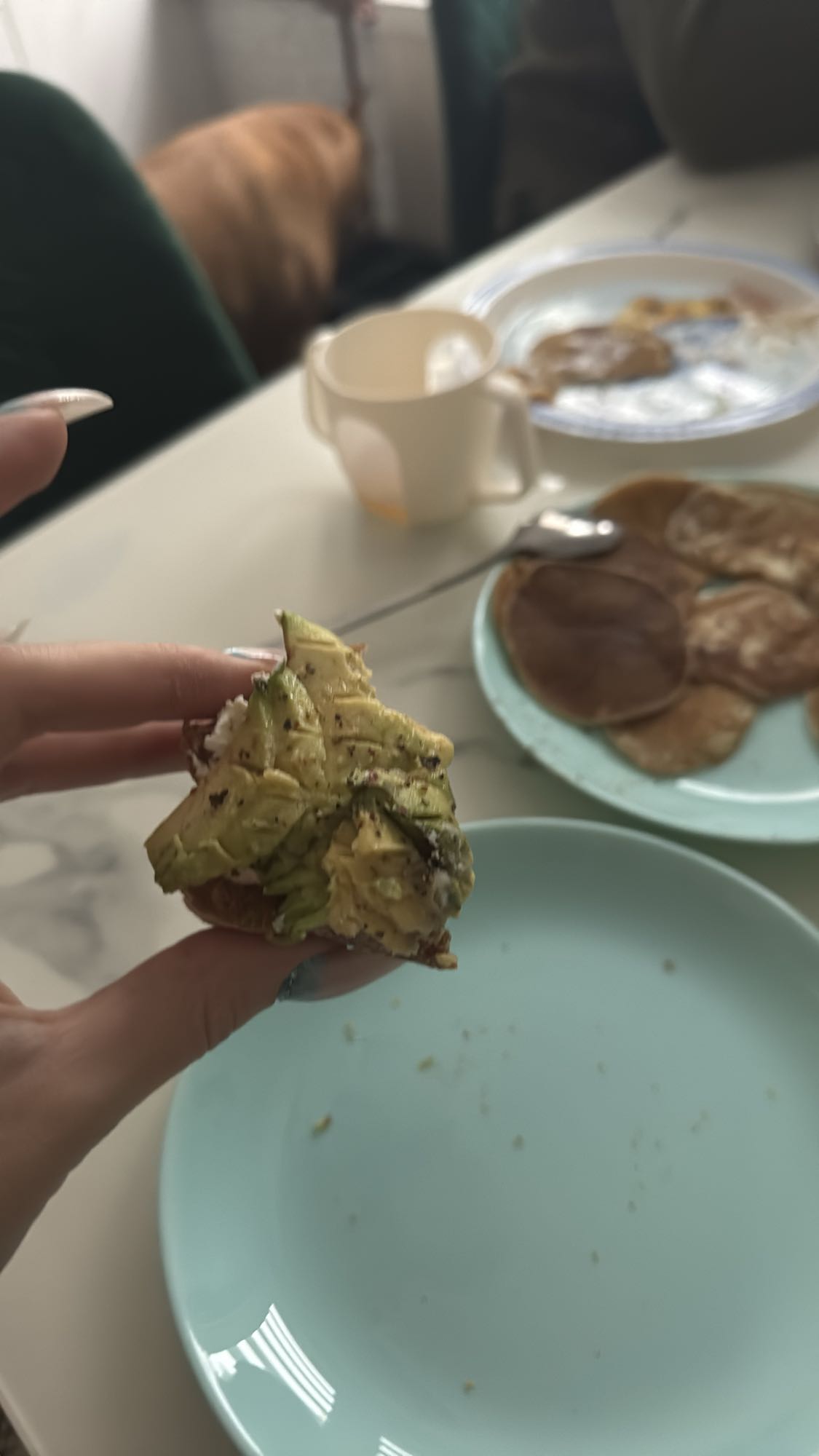 Тост с авокадо и сыром