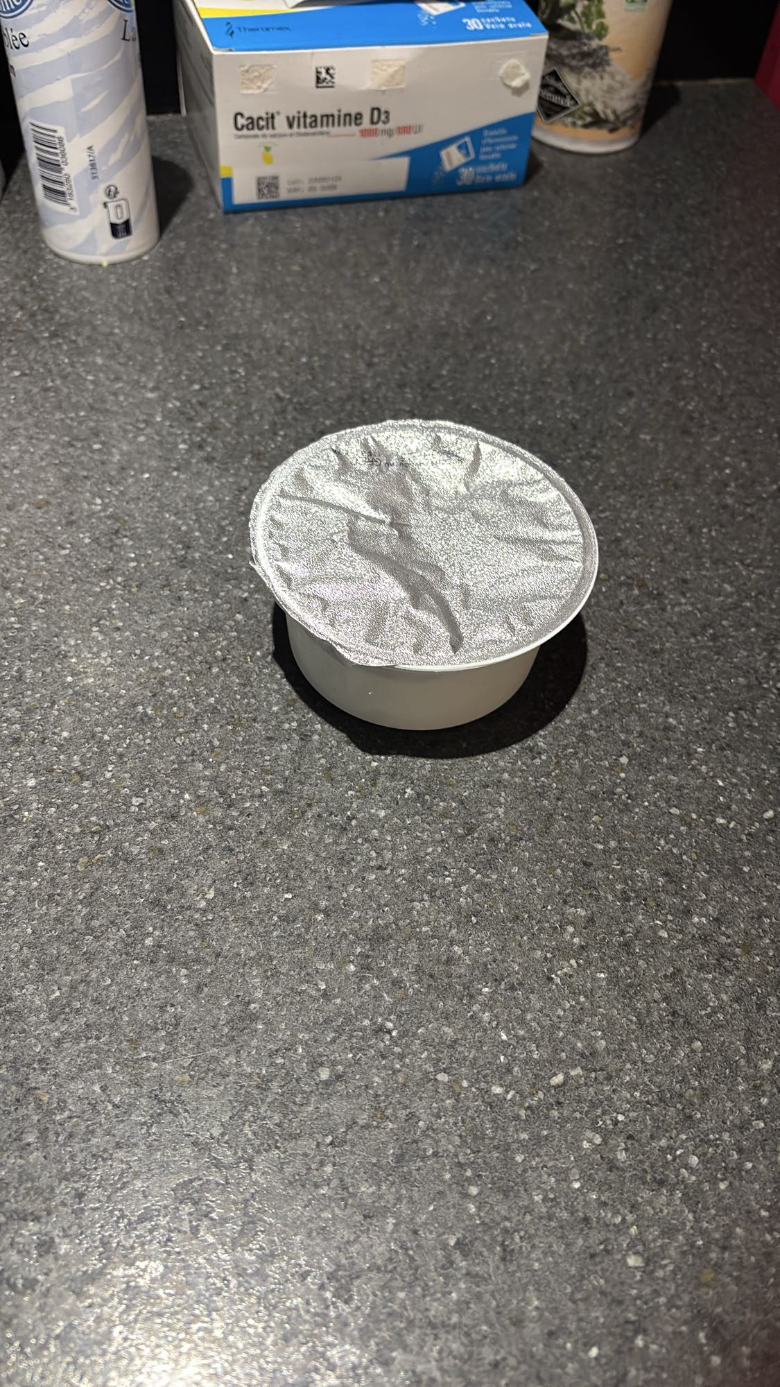 Yaourt grecque de brebis confiture de cerise