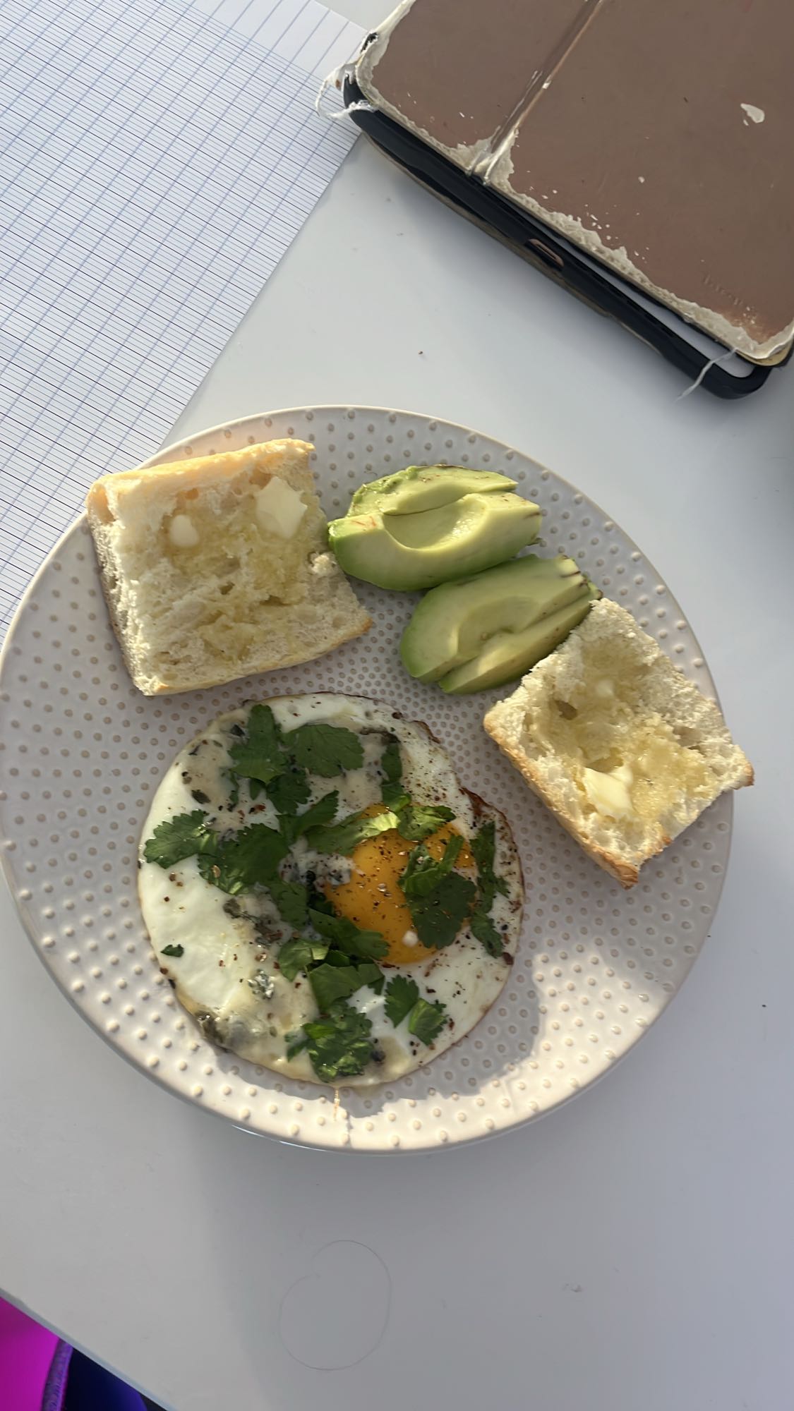 Oeuf avocat pain beurre