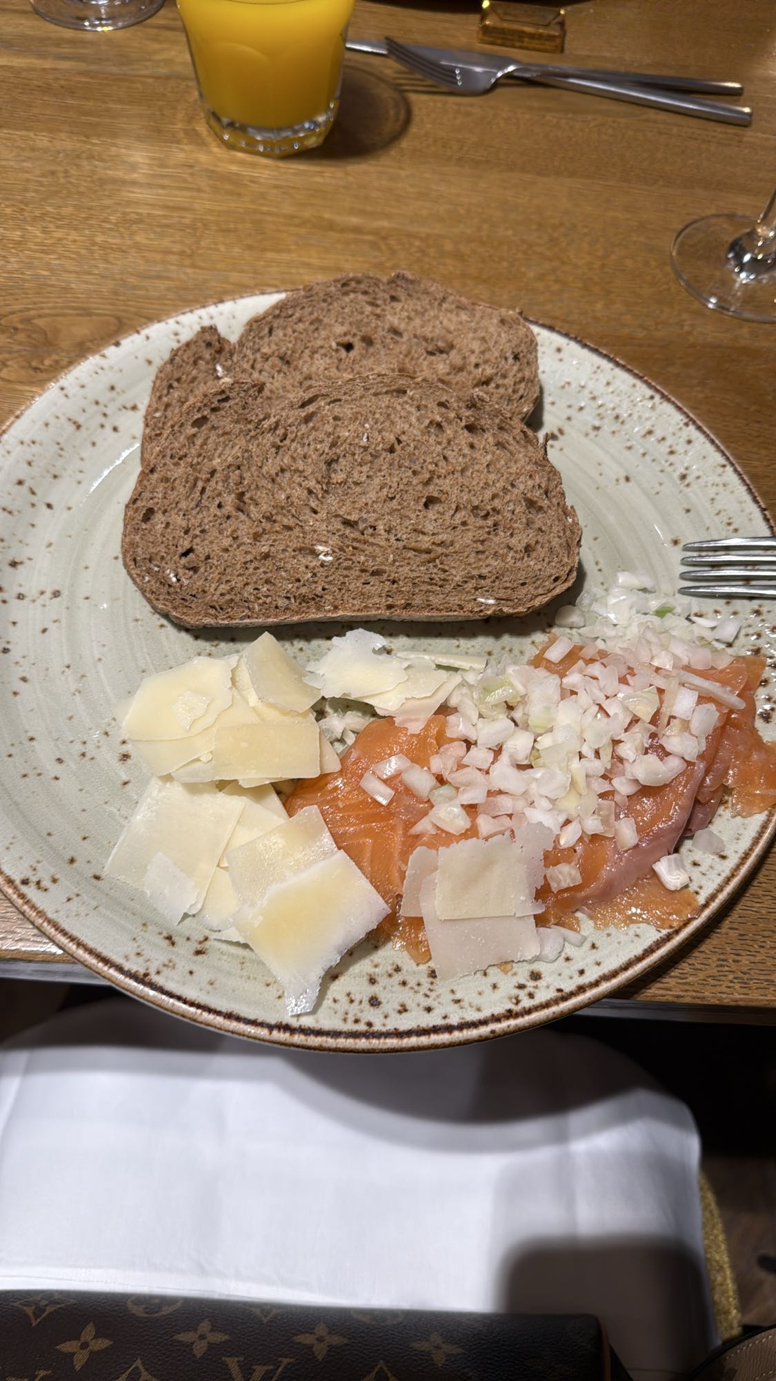 Zalm met volkorenbrood