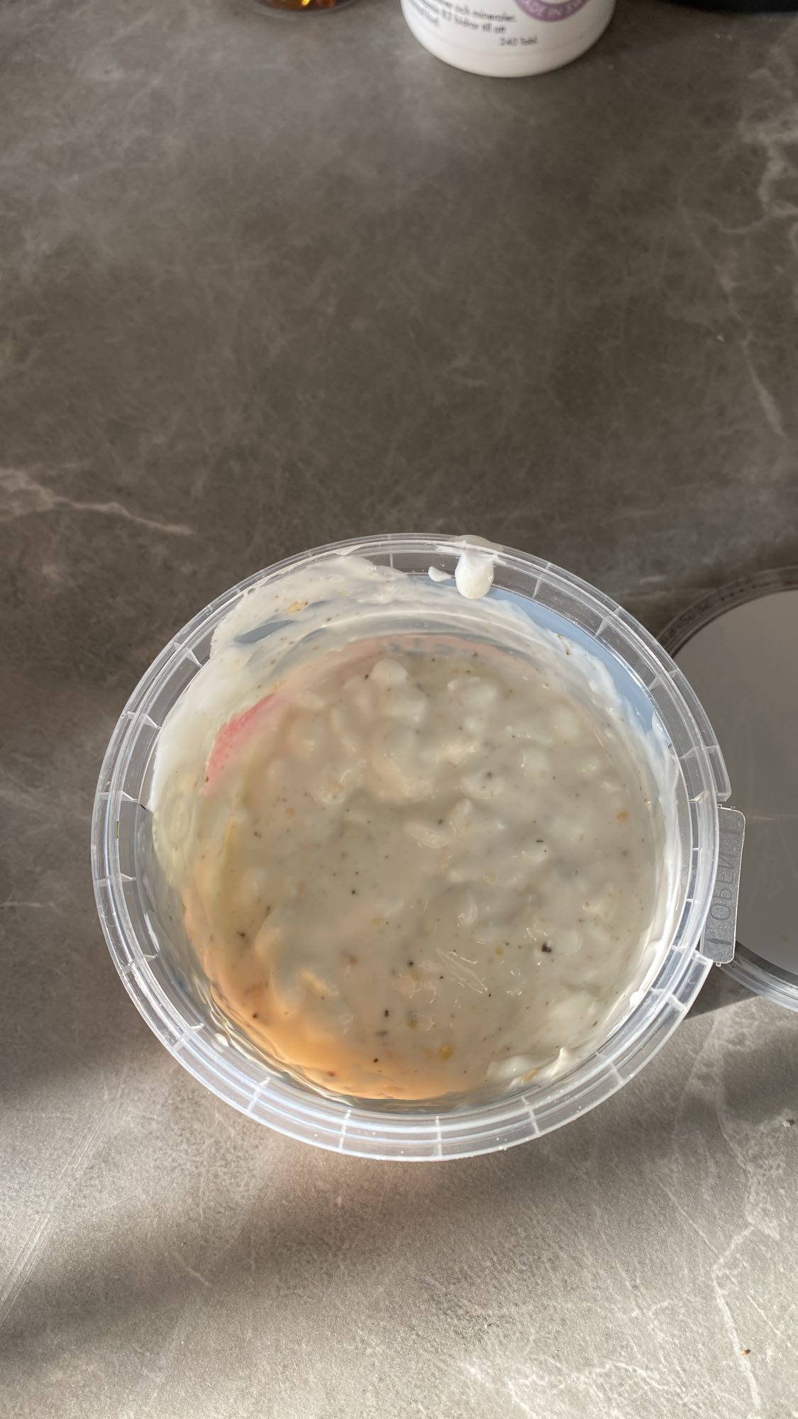 Gräddig sås med gurka