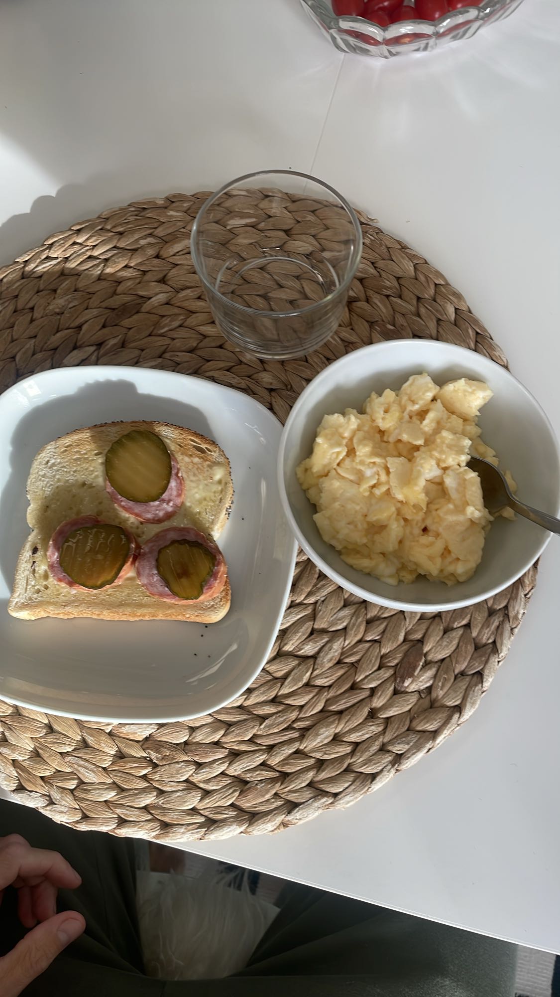 Ägg och smörgåsfrukost