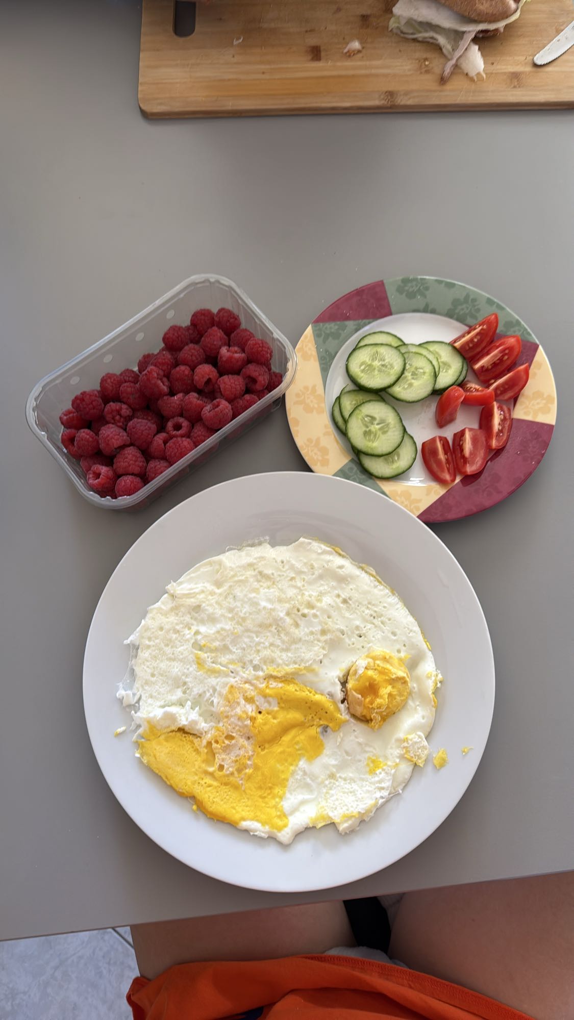 Mic dejun cu ouă și legume