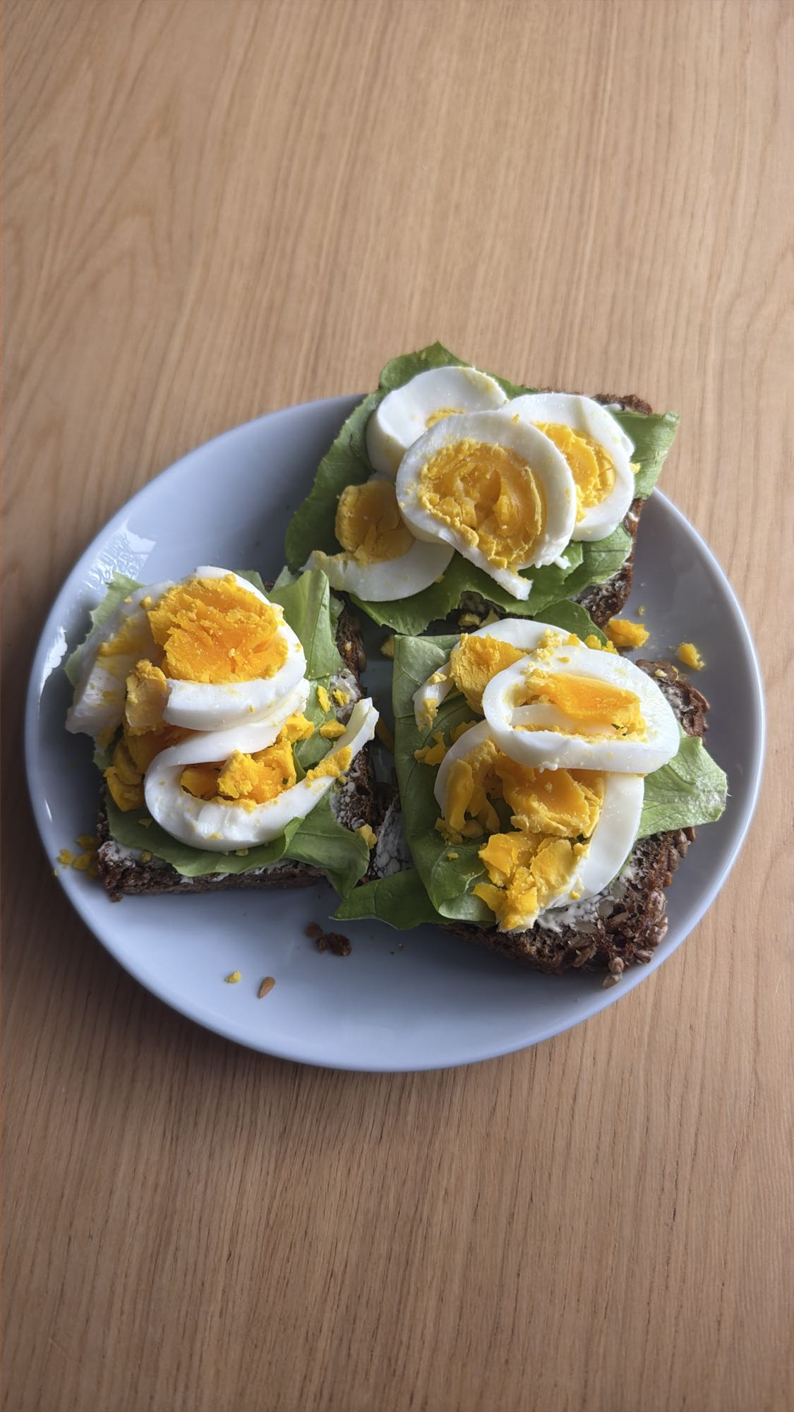 Kanapki z jajkiem i sałatą