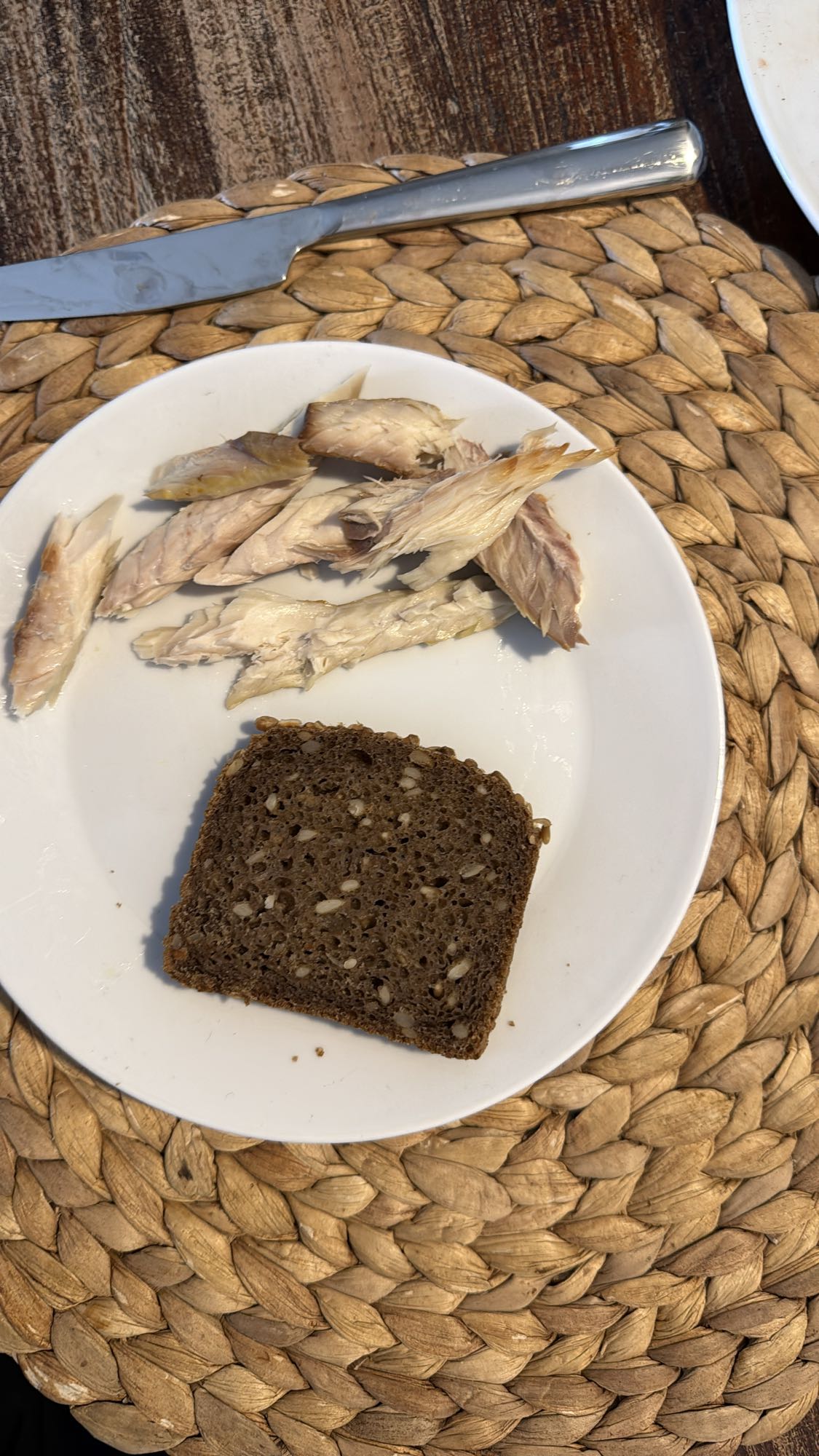 Makrela z chlebem żytnim