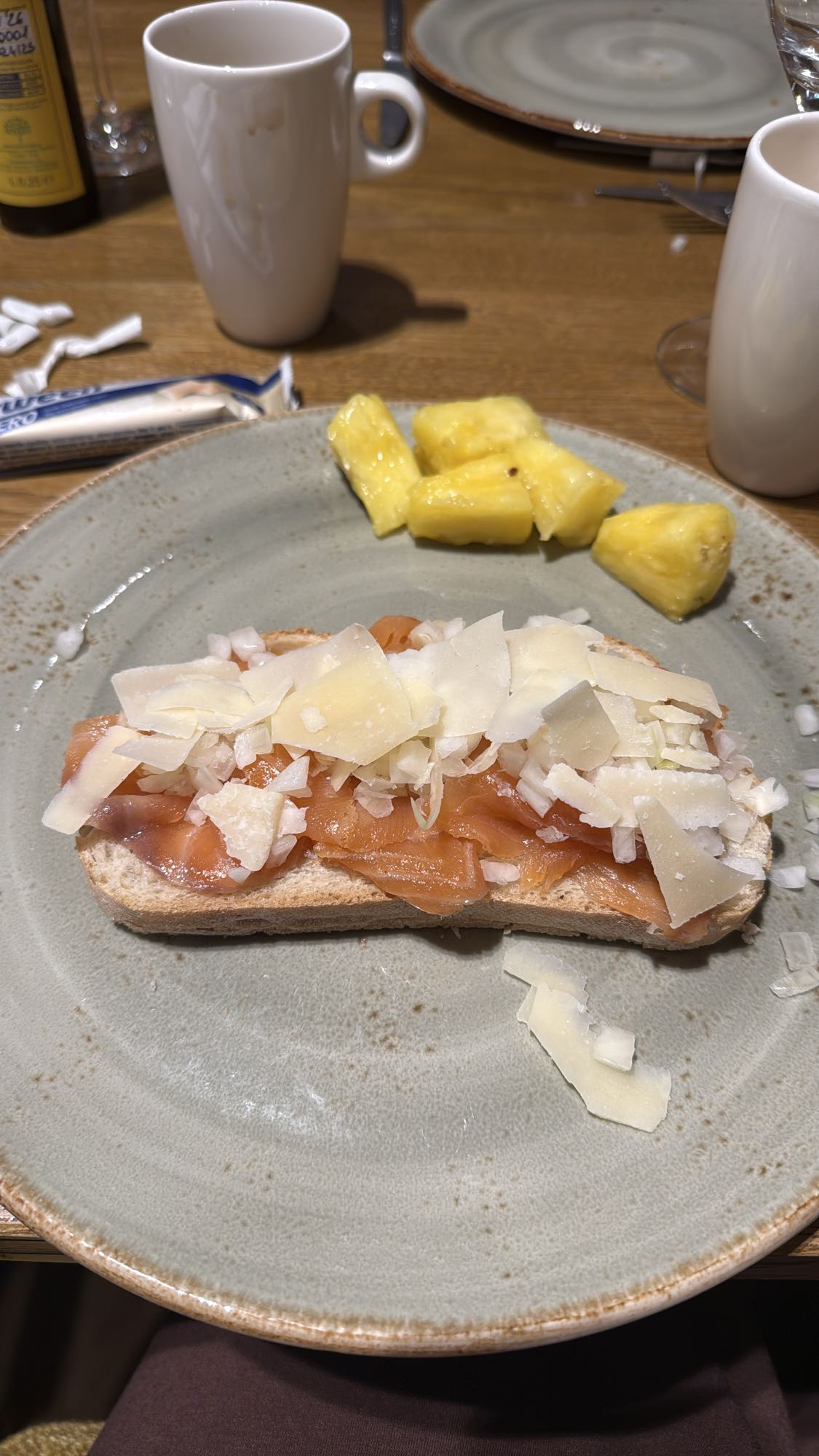 Zalm toast met ananas