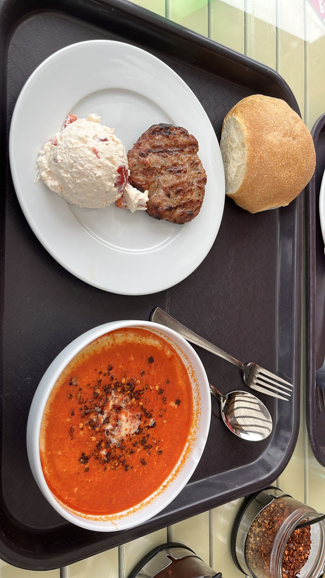 Кюфте с лютеница и супа