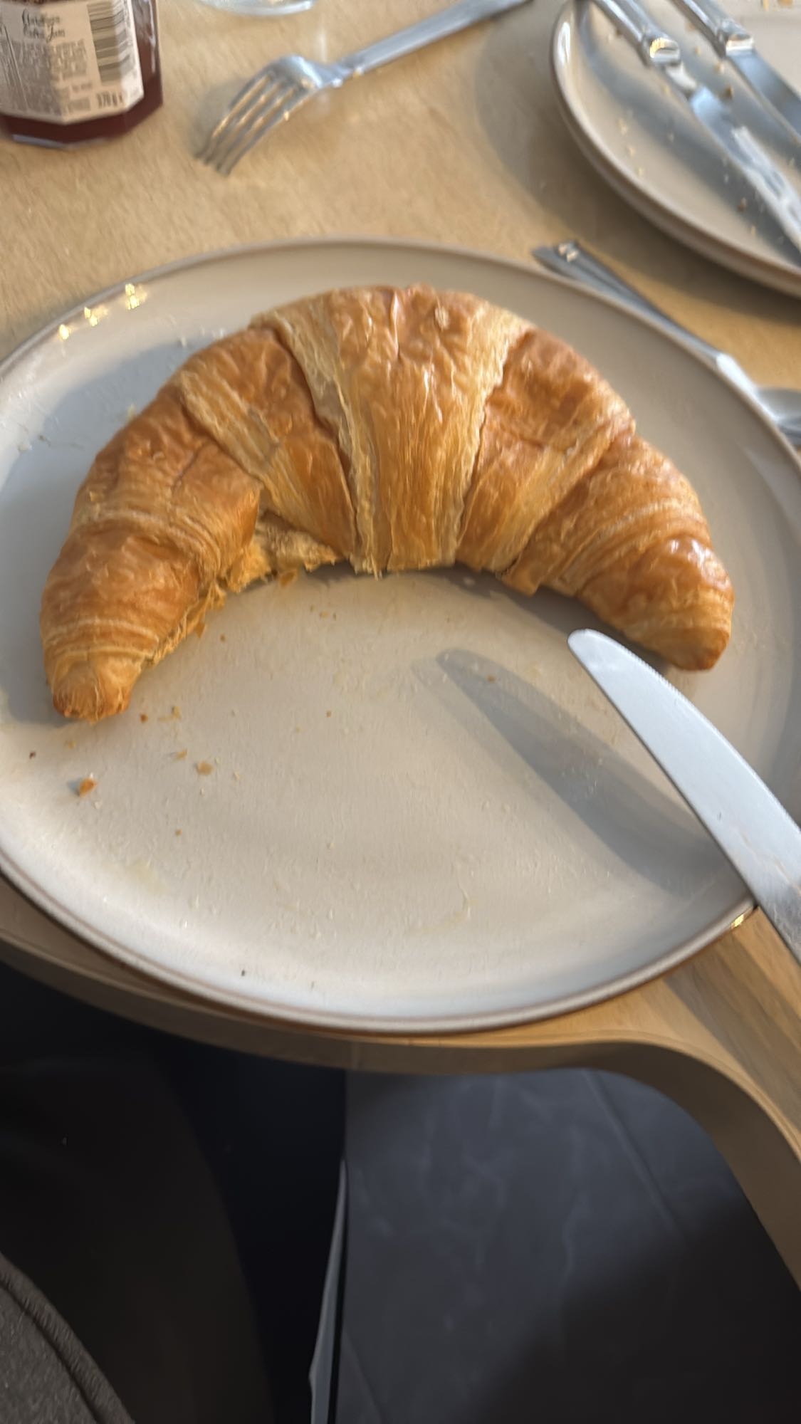 Croissant mit Marmelade