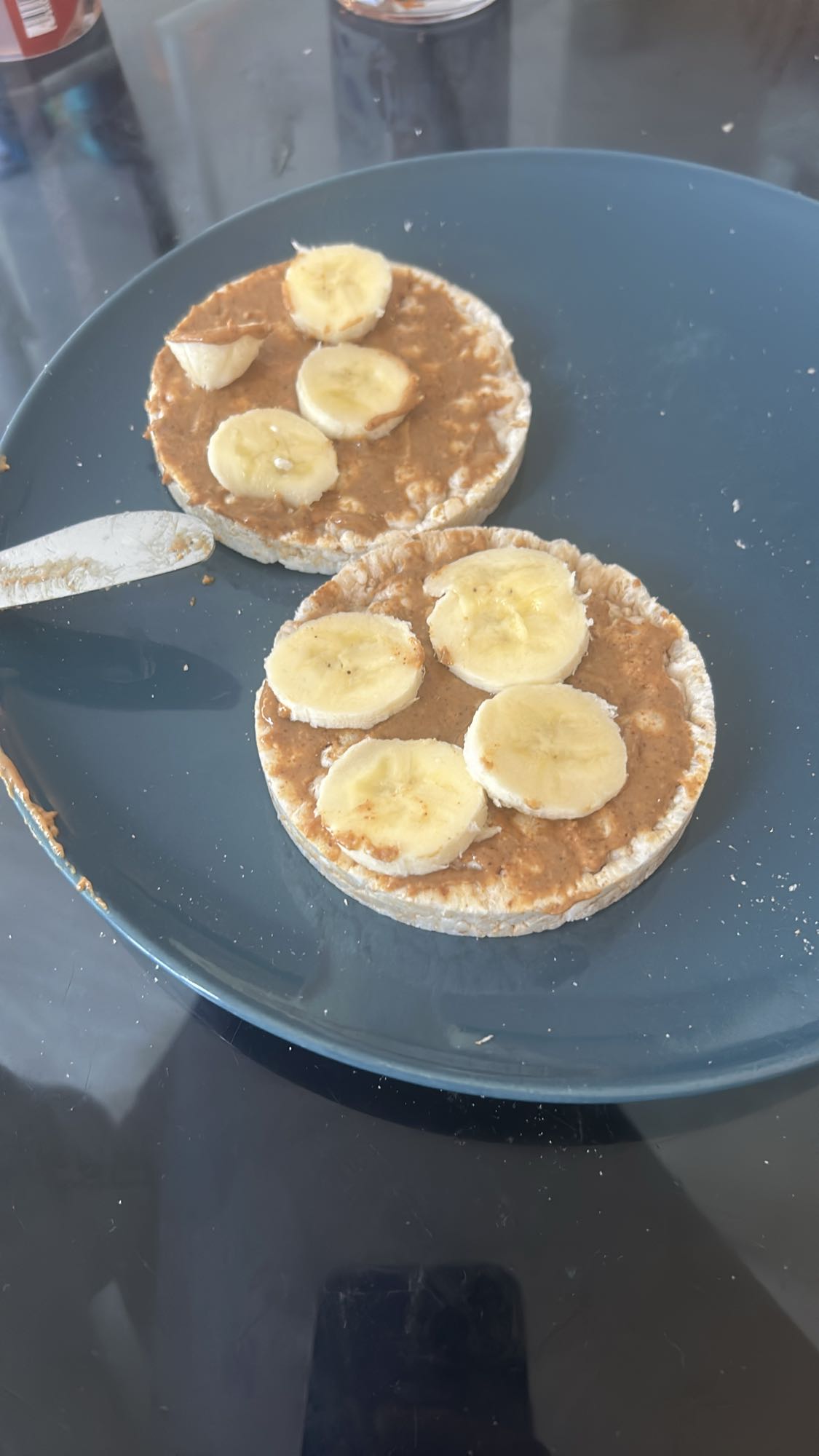 Rijstwafels met pindakaas en banaan