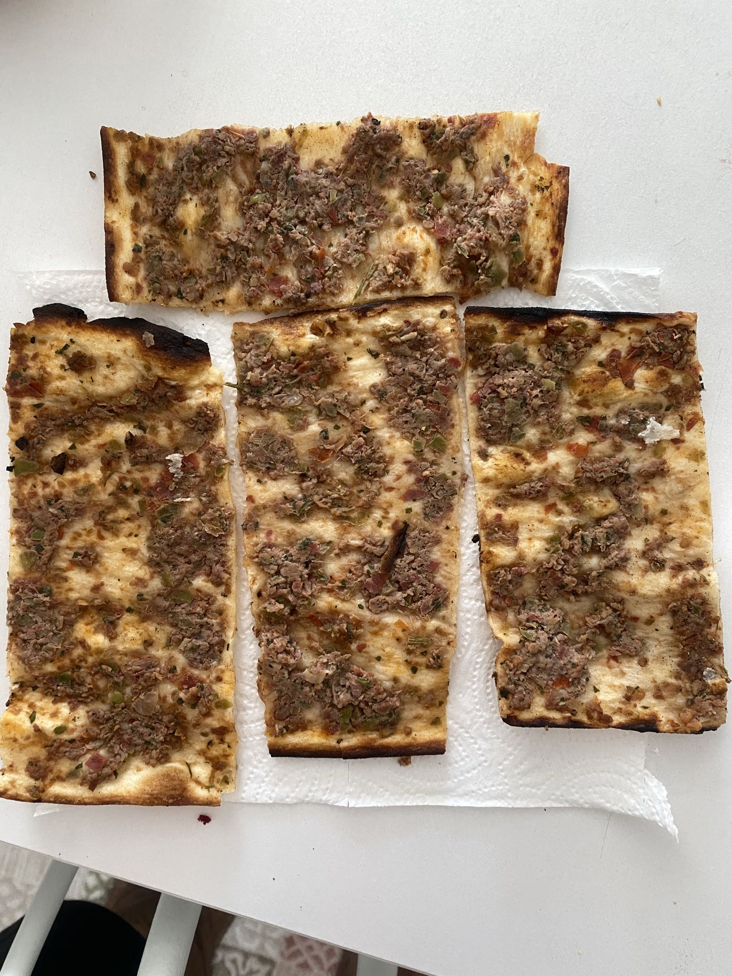 Lahmacun dilimleri