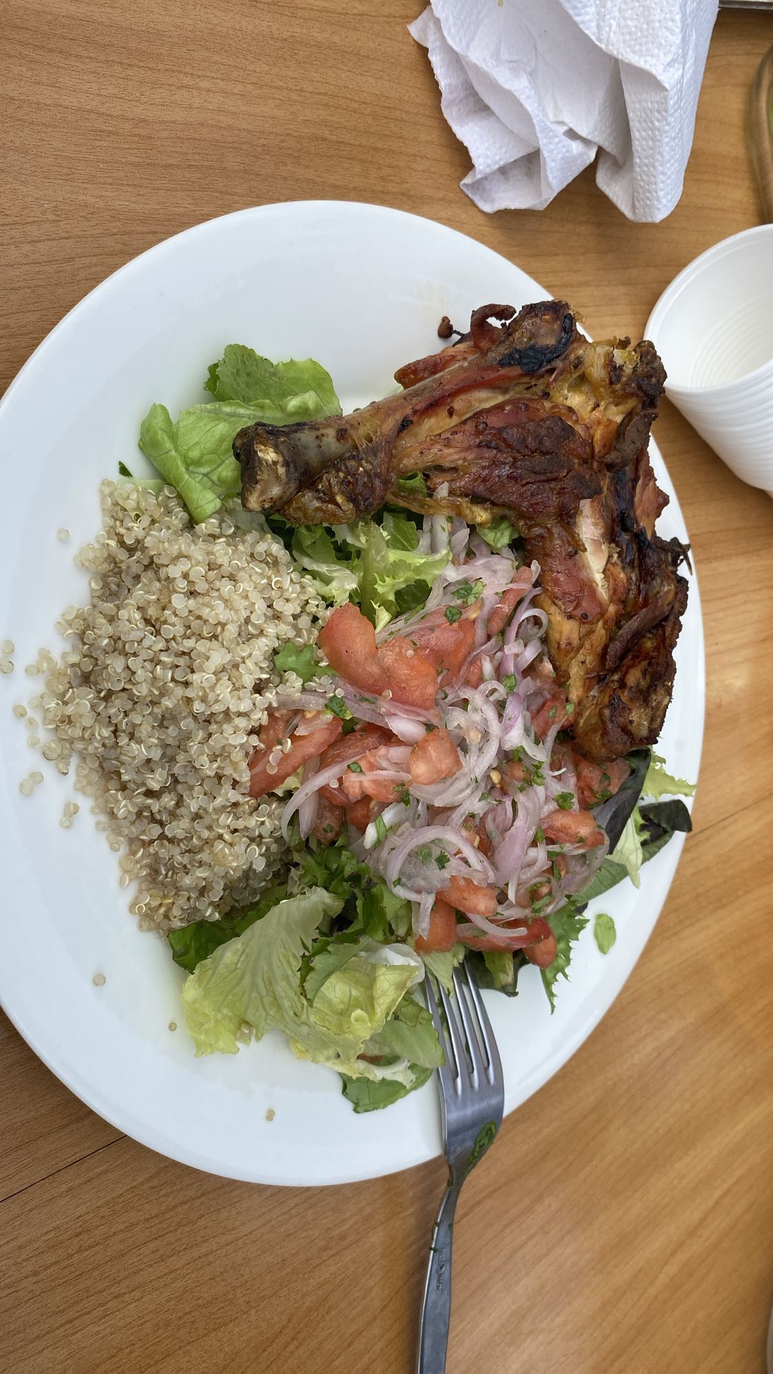 Pollo a la brasa con quinua