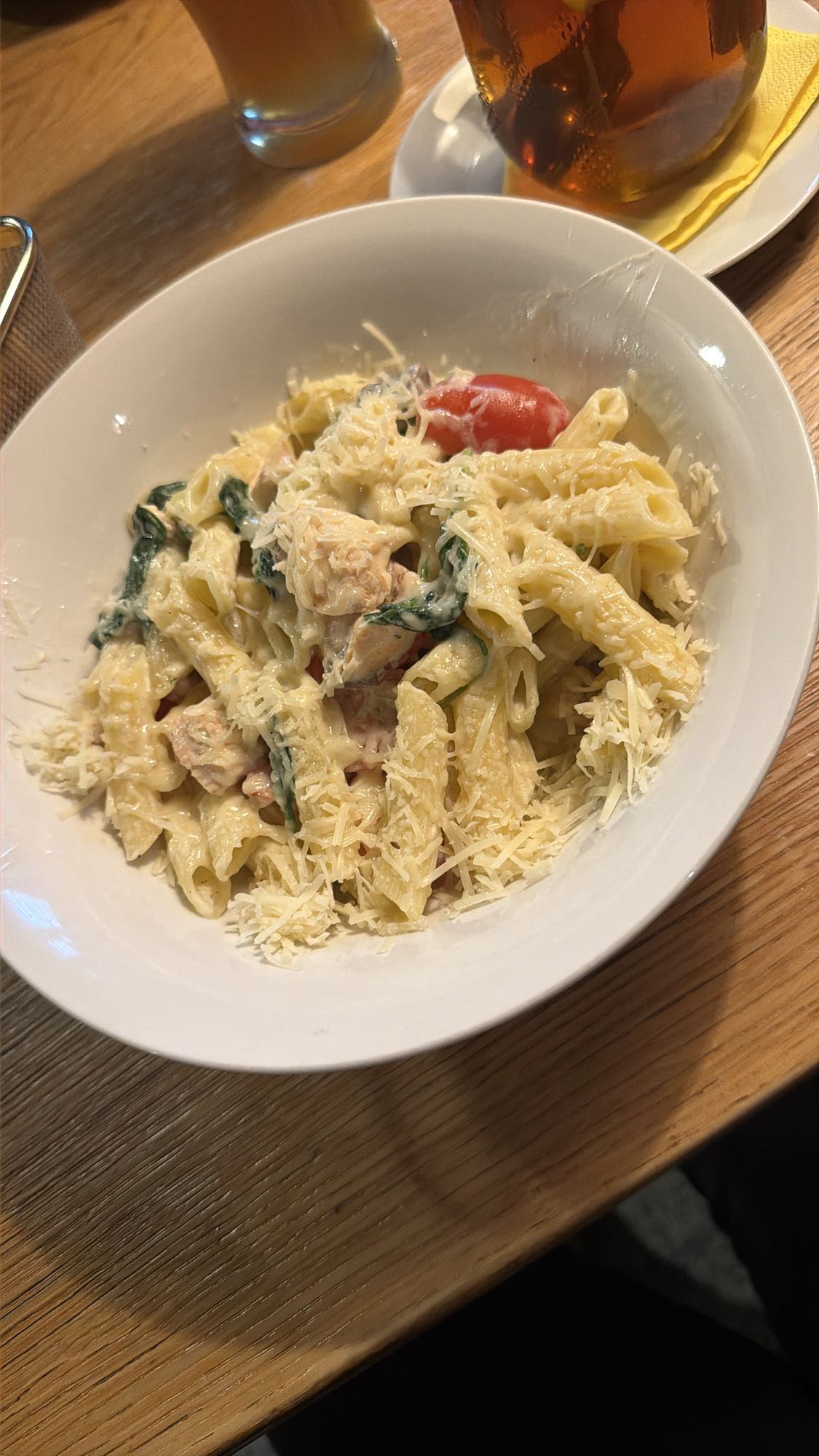 Makaron z łososiem serem i szpinakiem