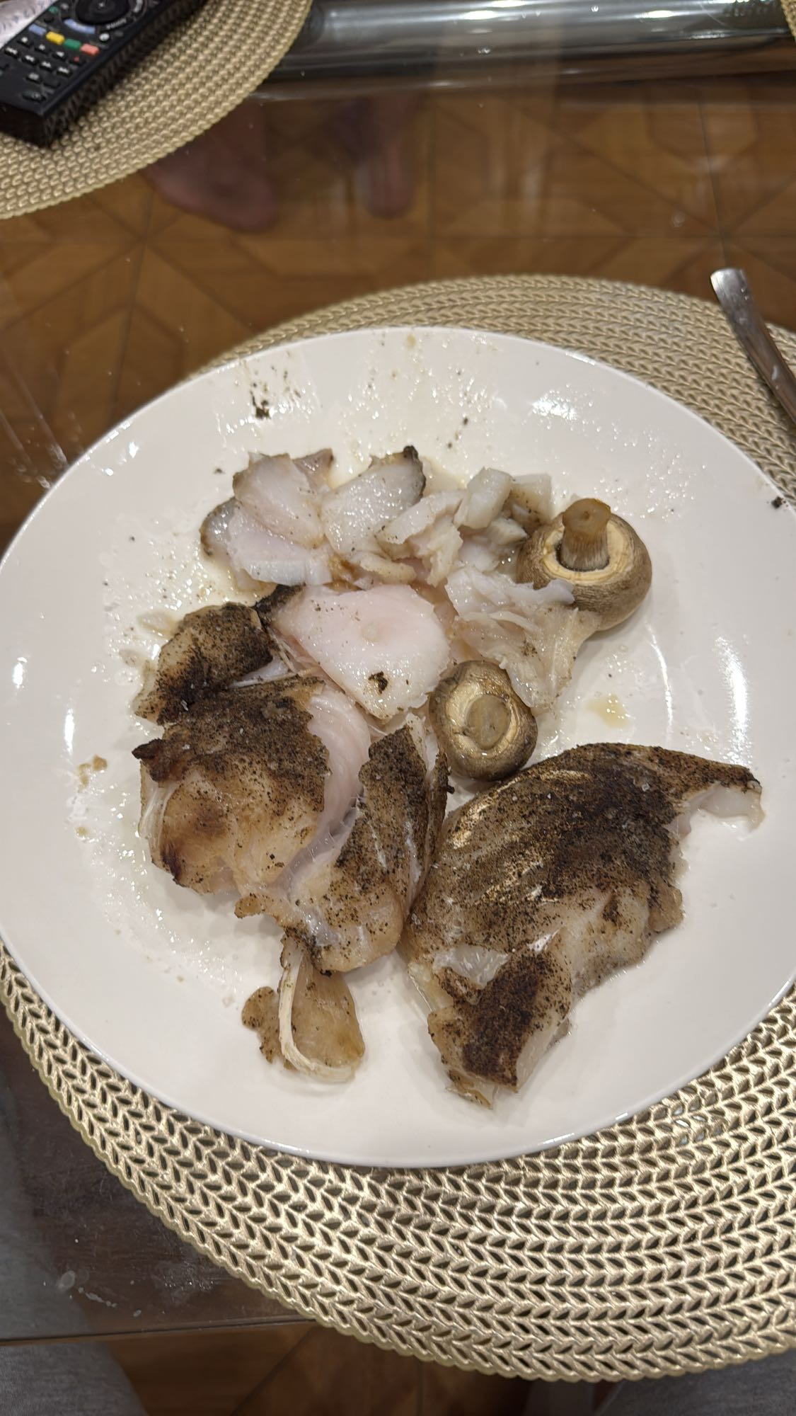 жареная рыба с грибами