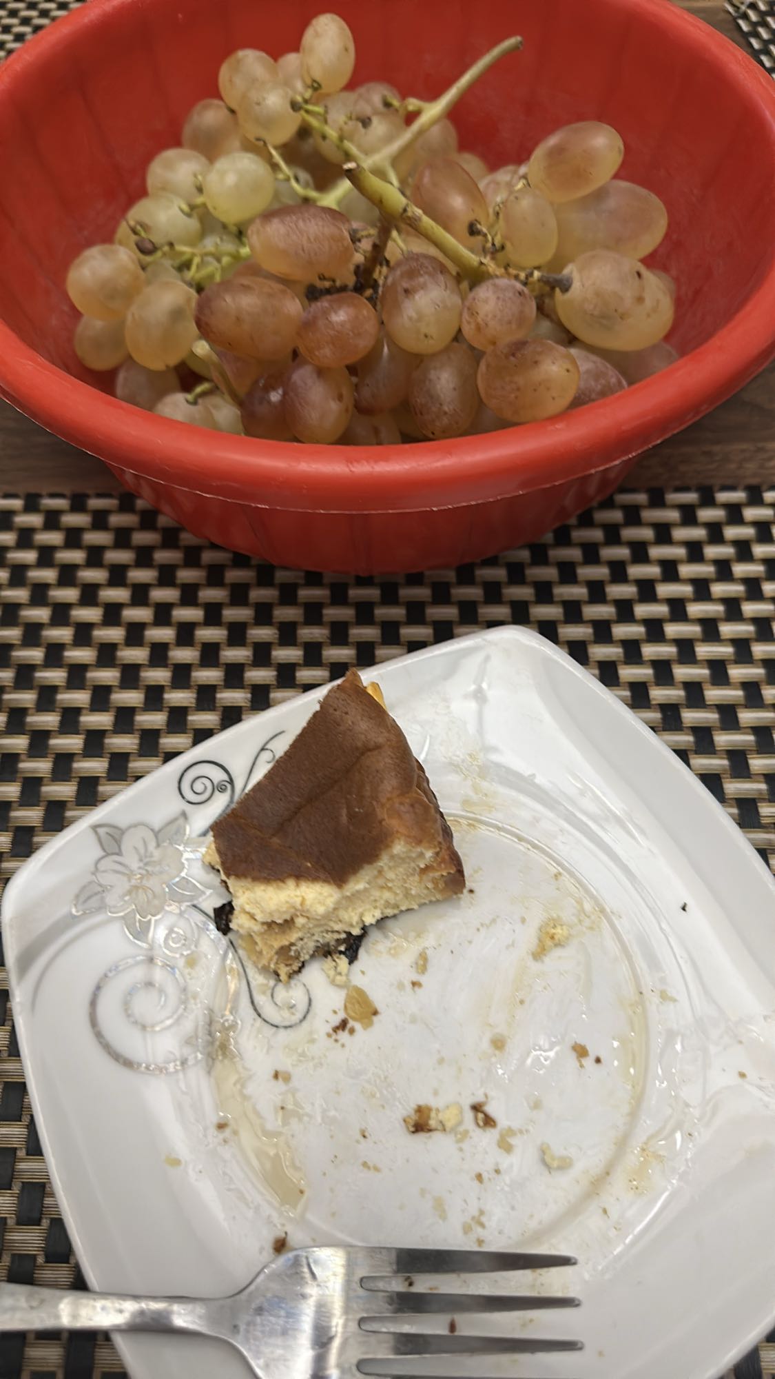 виноград и чизкейк