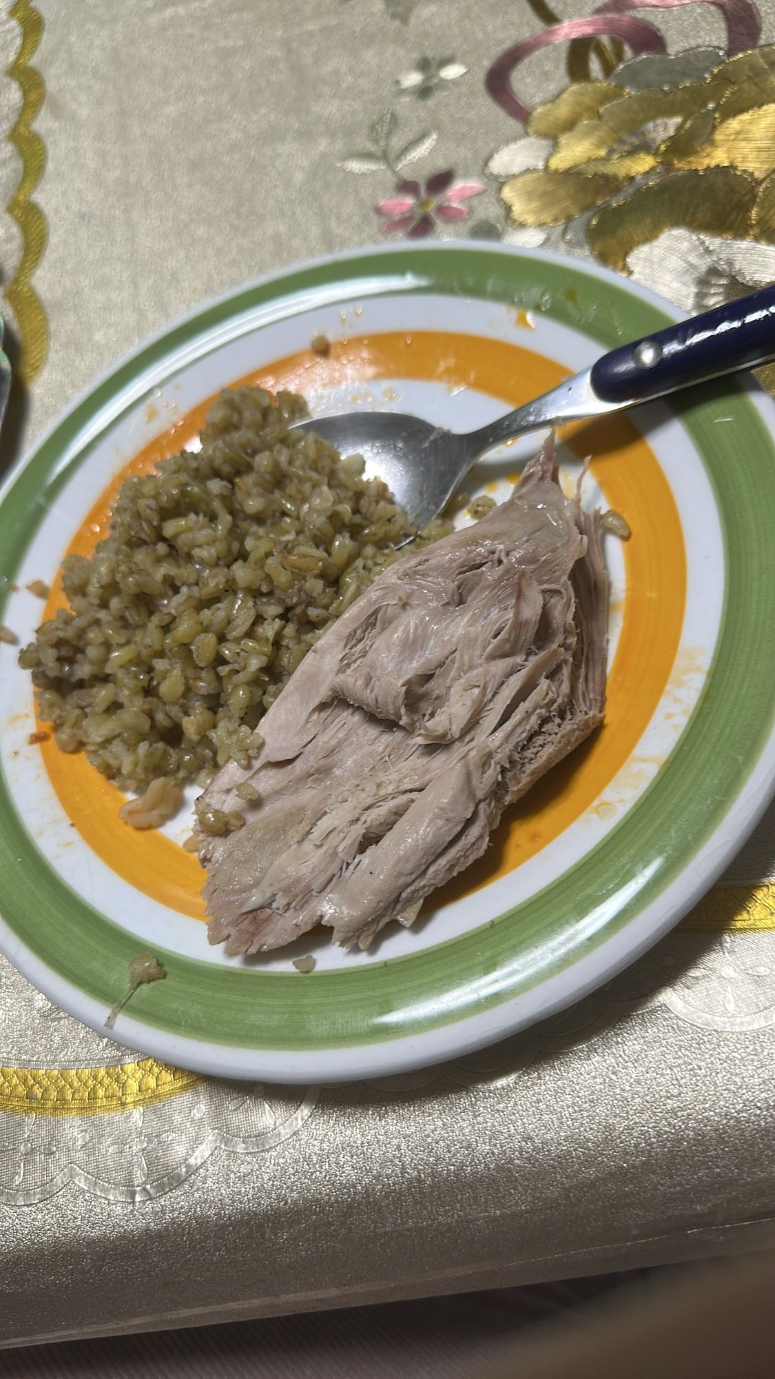 Tavuk ve bulgur pilavı