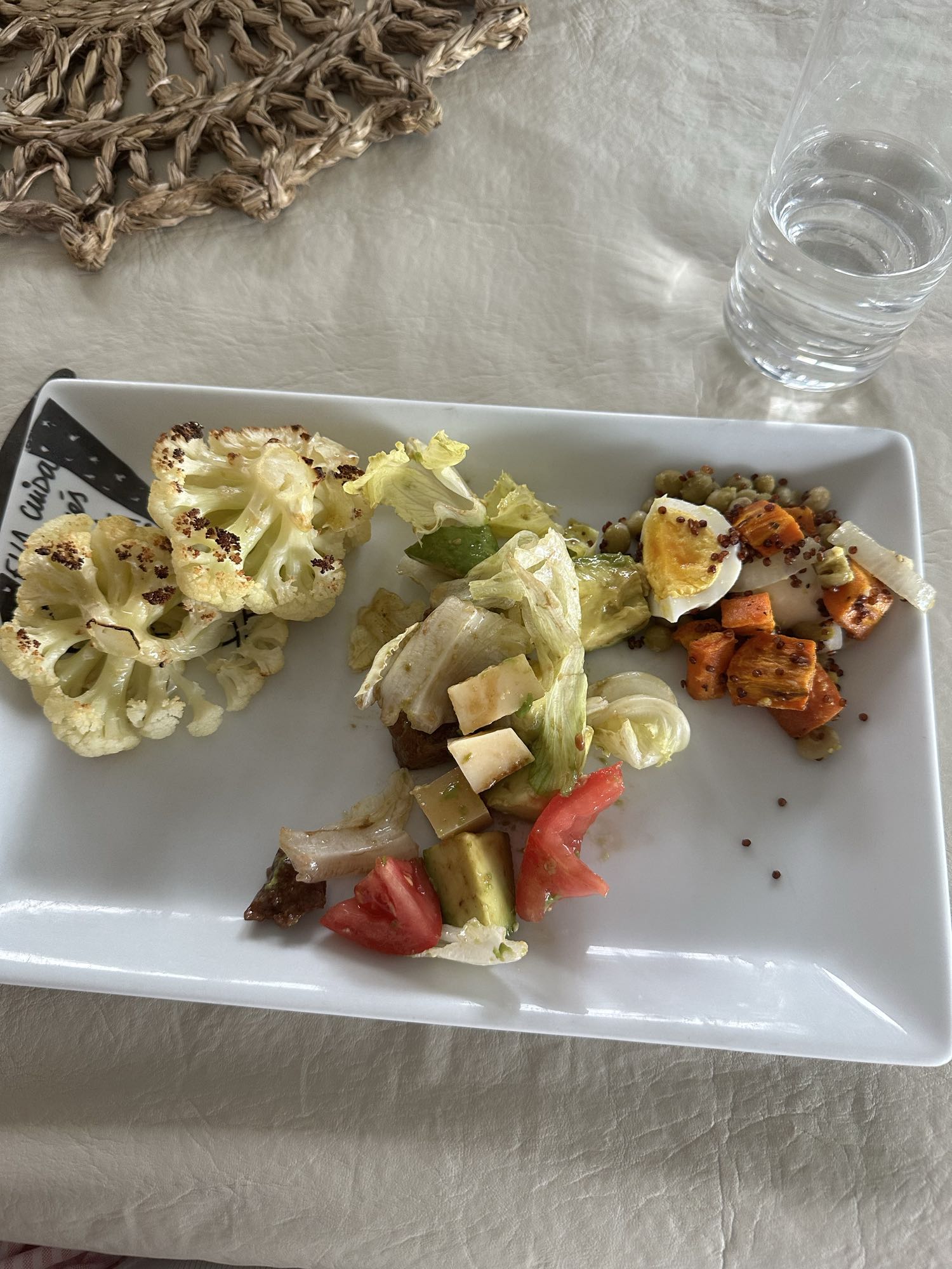 Ensalada con coliflor y carne de res