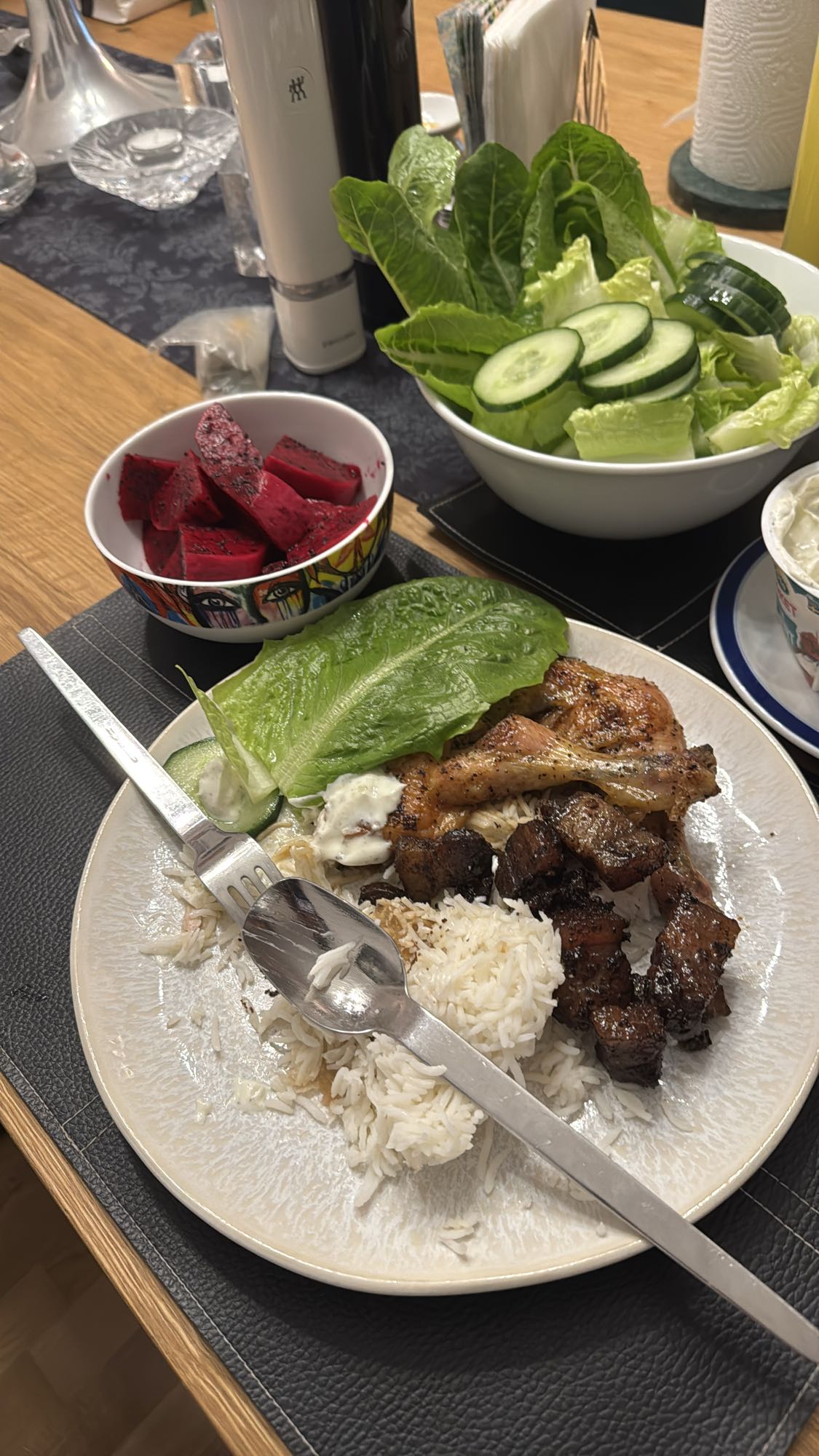 Grillad kyckling med ris och sallad