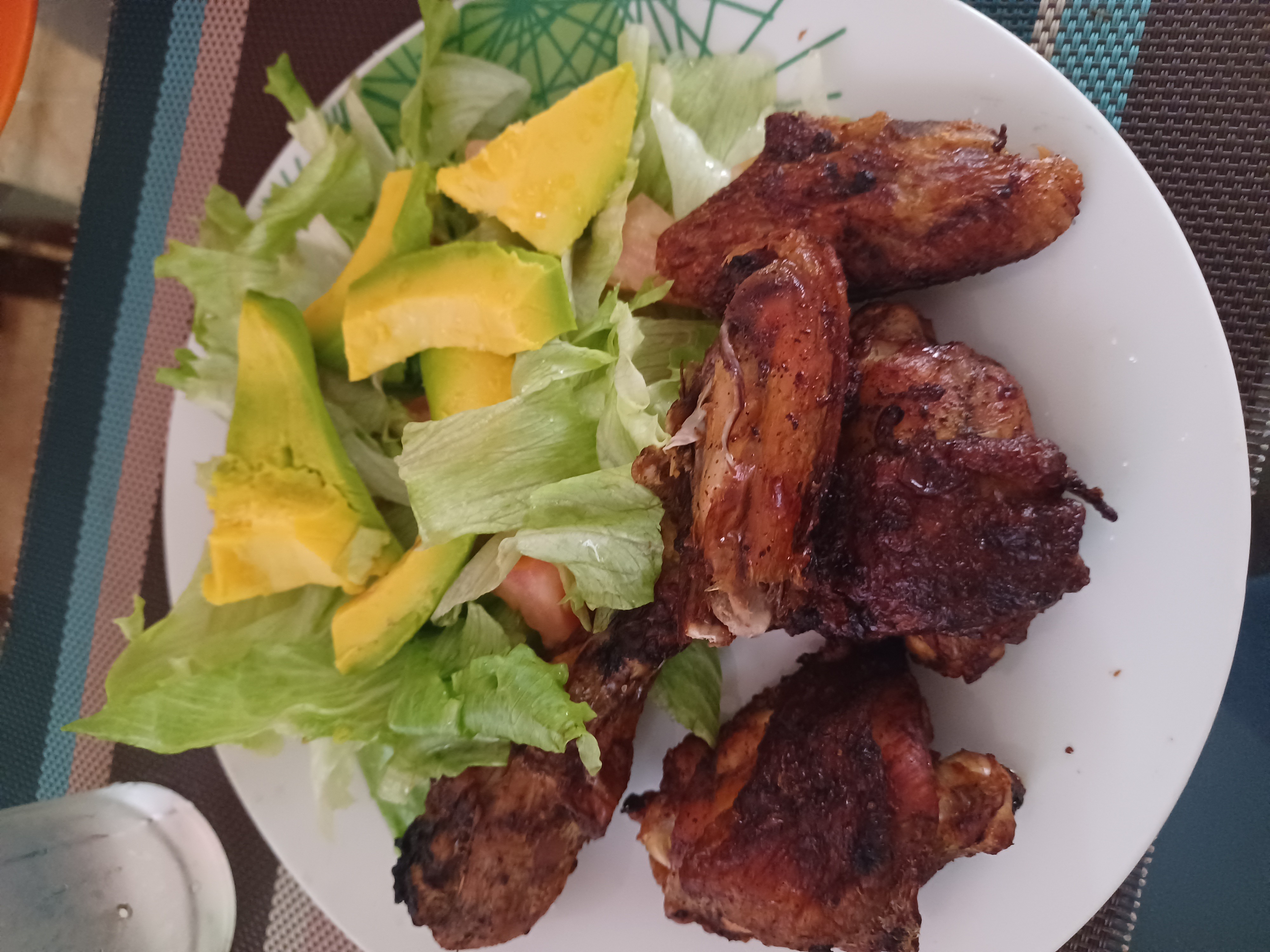 Pollo con ensalada