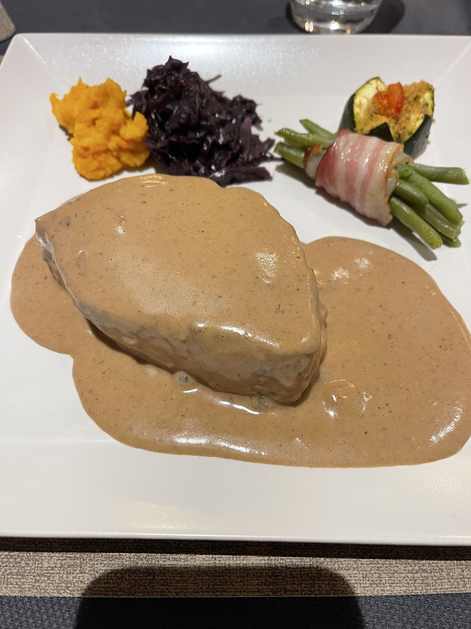 Filet sauce crème et légumes