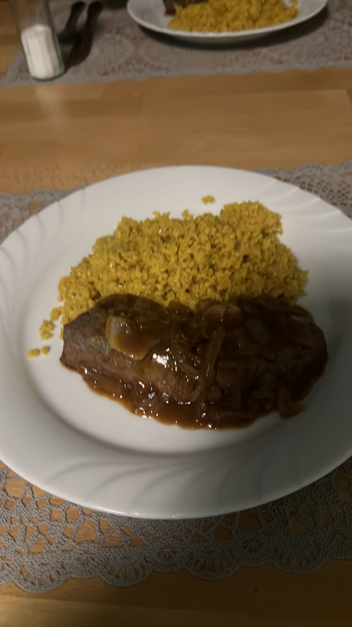 Biefstuk met gele rijst