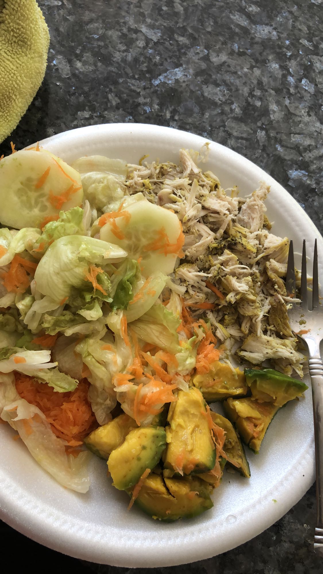 Ensalada con pollo y aguacate