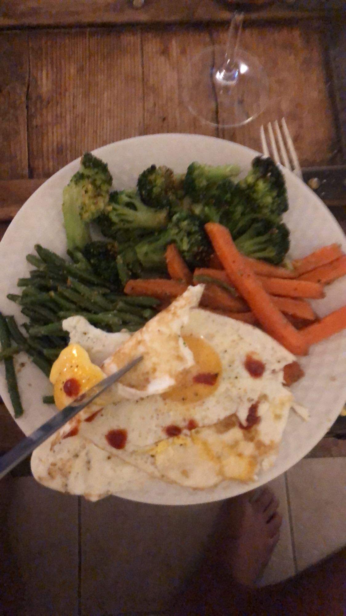 Oeufs et légumes sautés