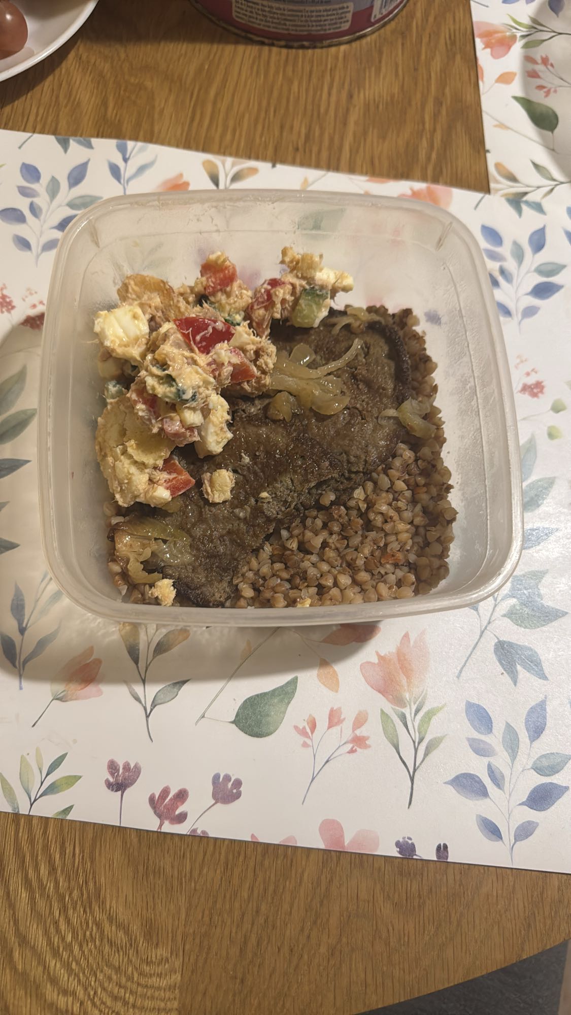 гречка с печенью и салатом