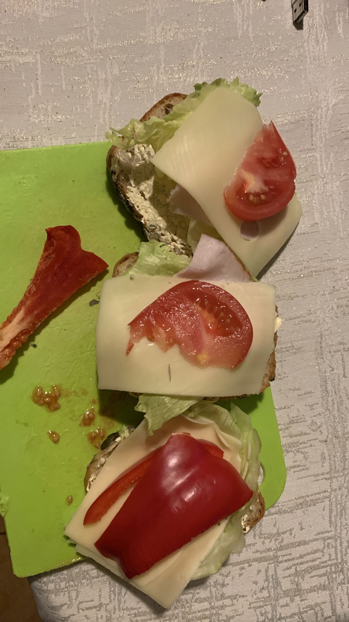 kanapki z serem i warzywami